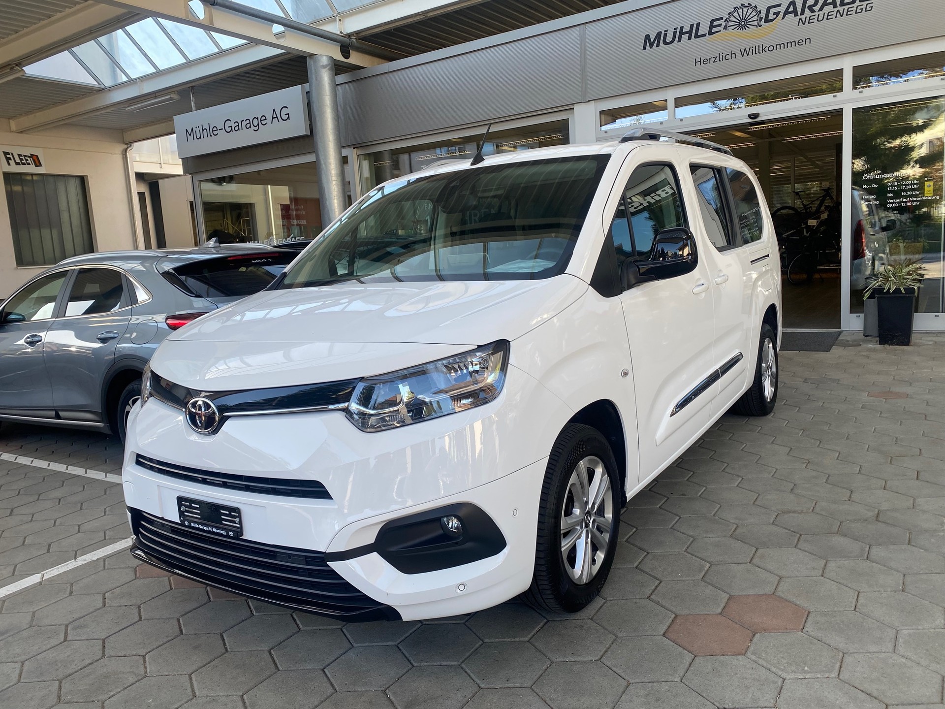 TOYOTA Proace City Verso 1.2 Trend Long Automatik-image-0