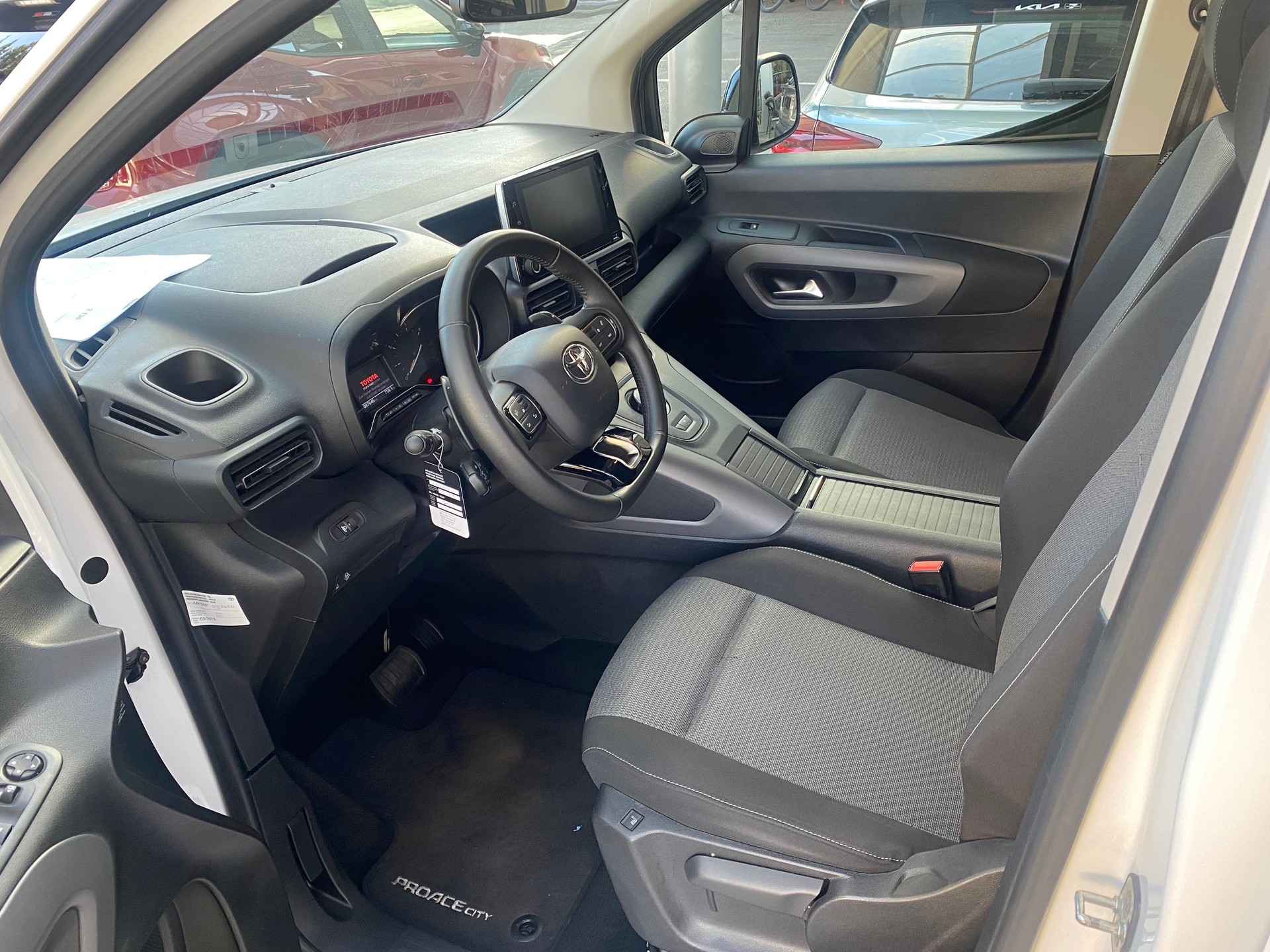TOYOTA Proace City Verso 1.2 Trend Long Automatik-image-4