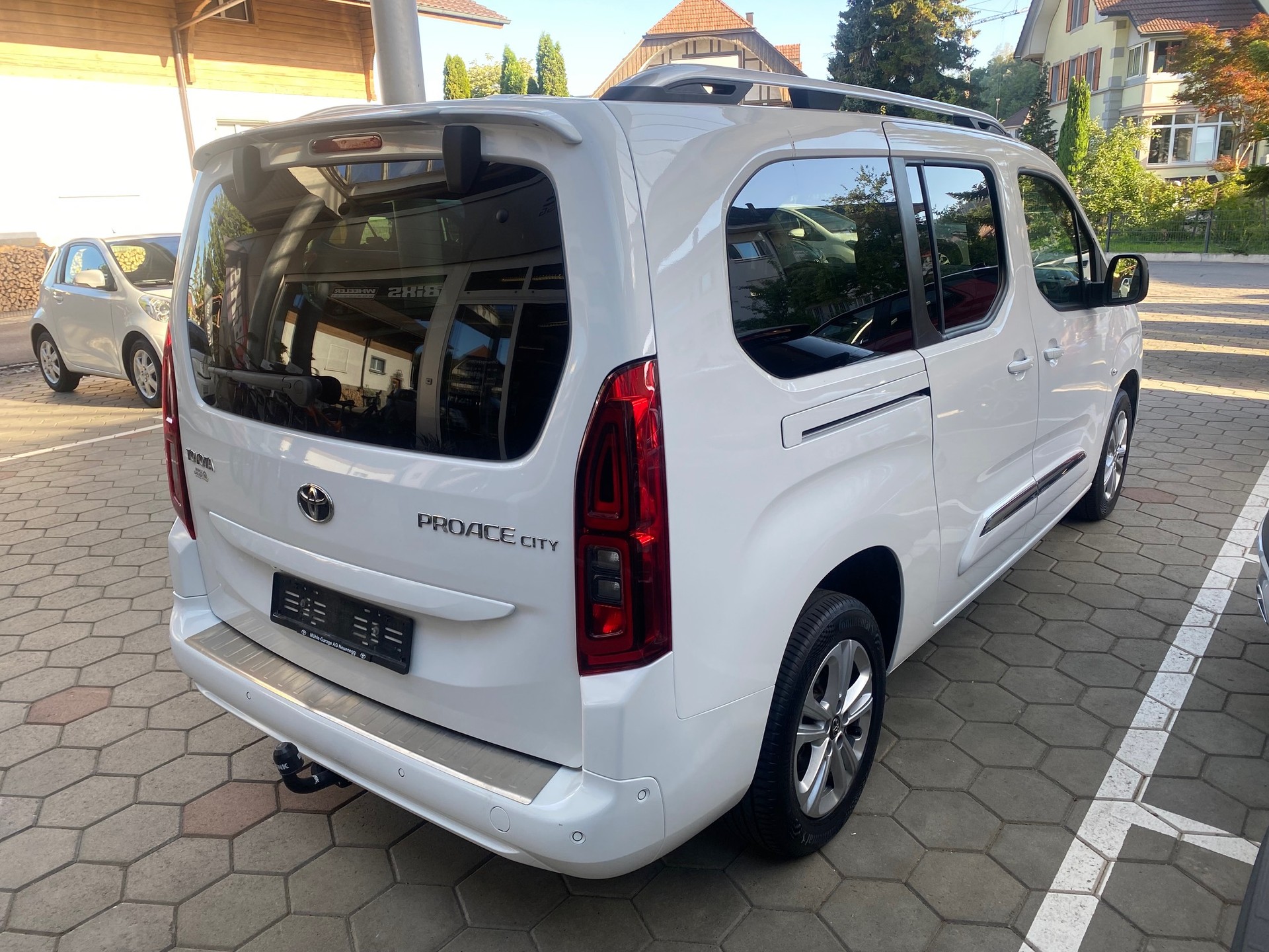 TOYOTA Proace City Verso 1.2 Trend Long Automatik-image-2