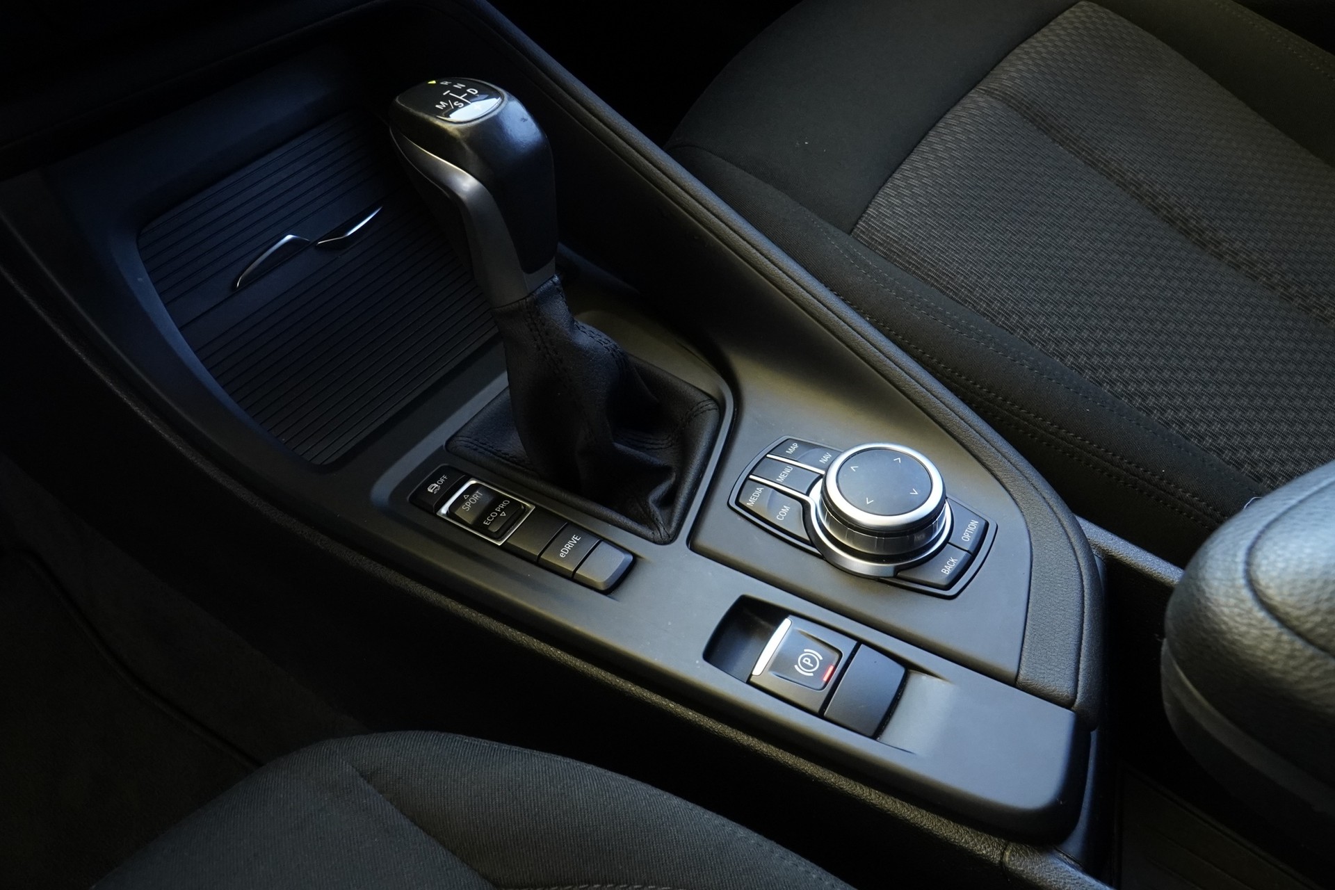 BMW X1 xDrive 25e Steptronic *CH Fahrzeug*-image-9