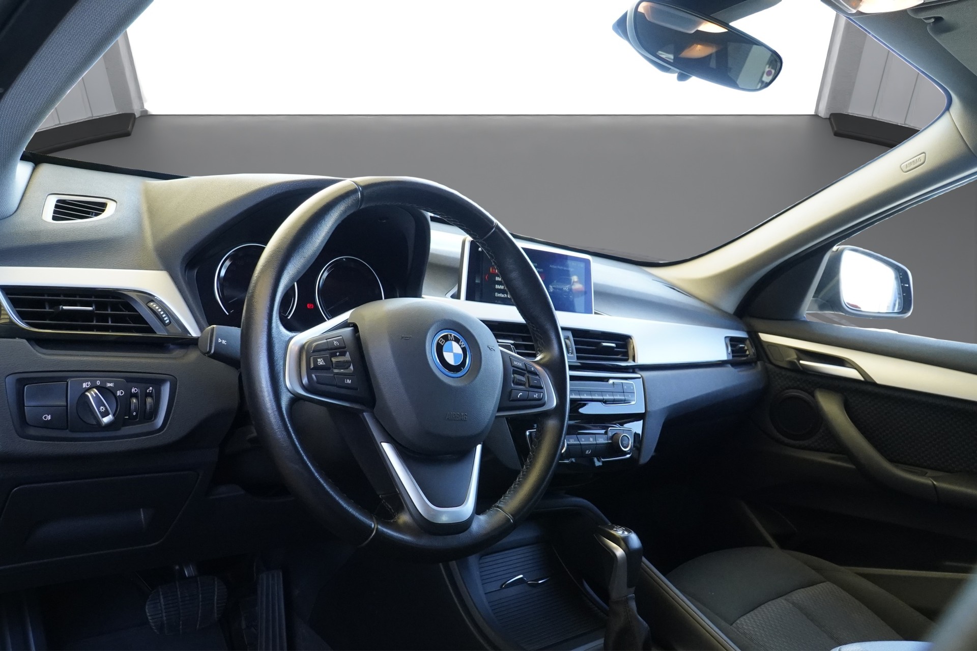 BMW X1 xDrive 25e Steptronic *CH Fahrzeug*-image-8