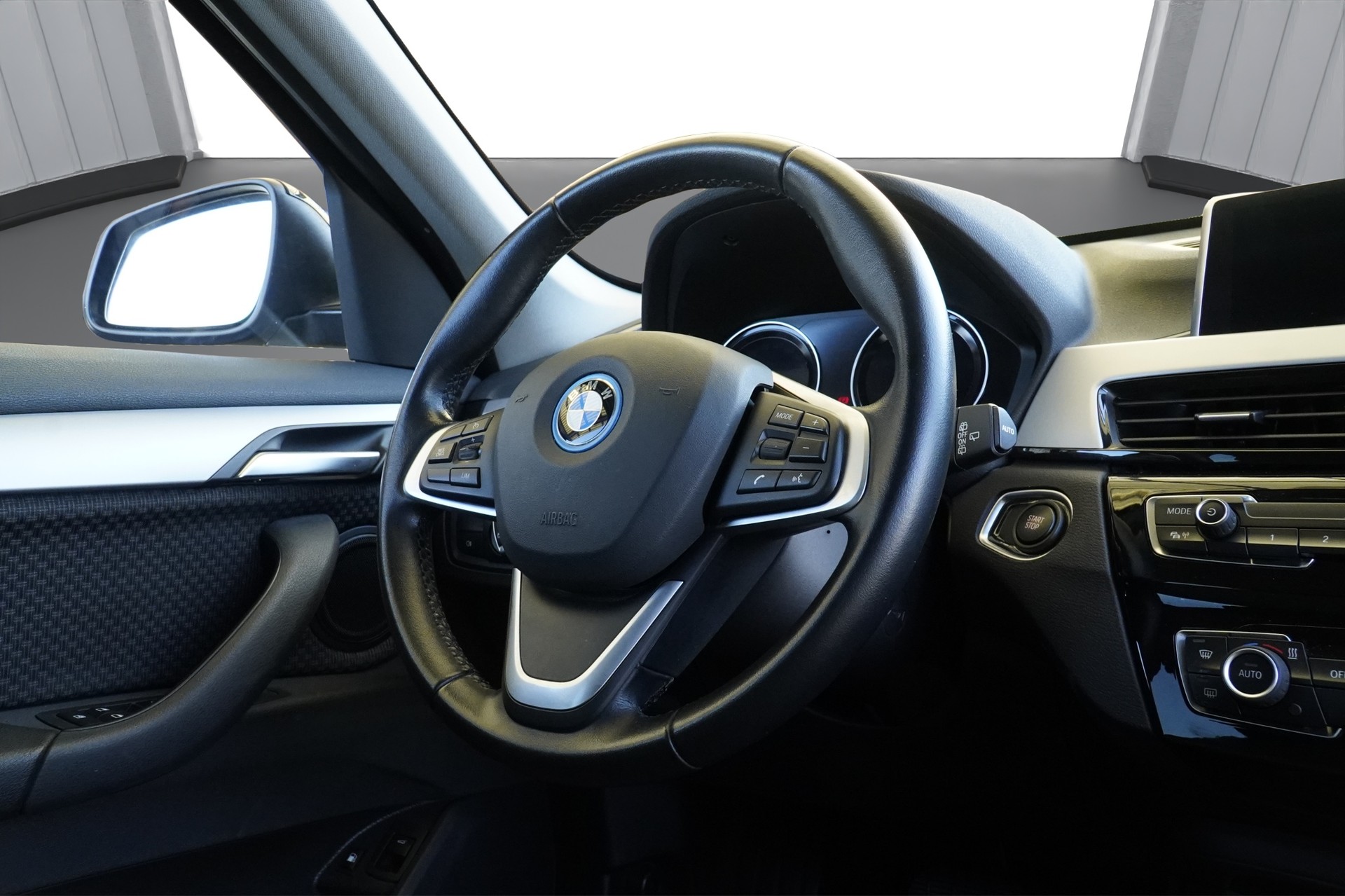 BMW X1 xDrive 25e Steptronic *CH Fahrzeug*-image-13