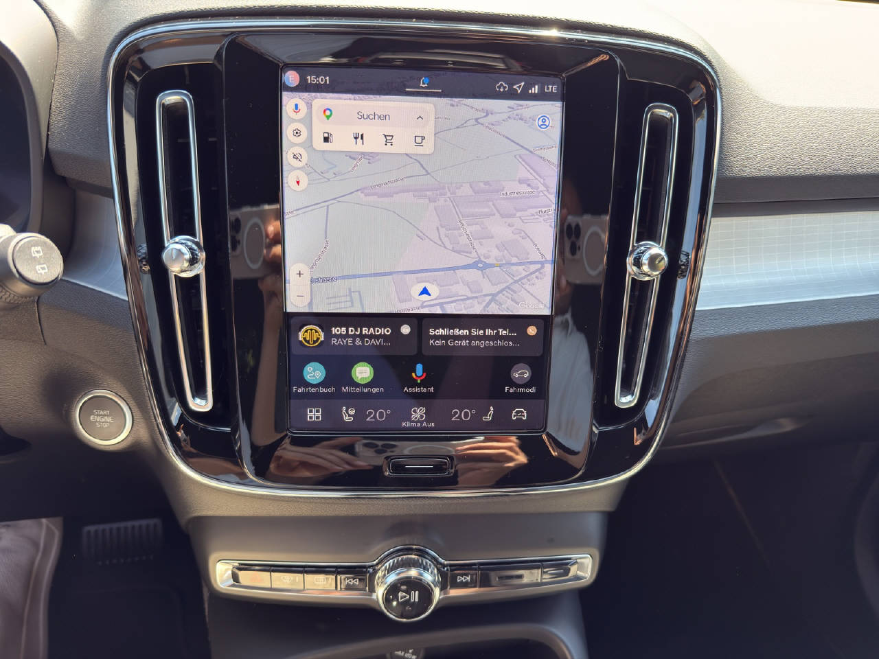 VOLVO XC40 2.0 B3 MH Plus Dark-image-8