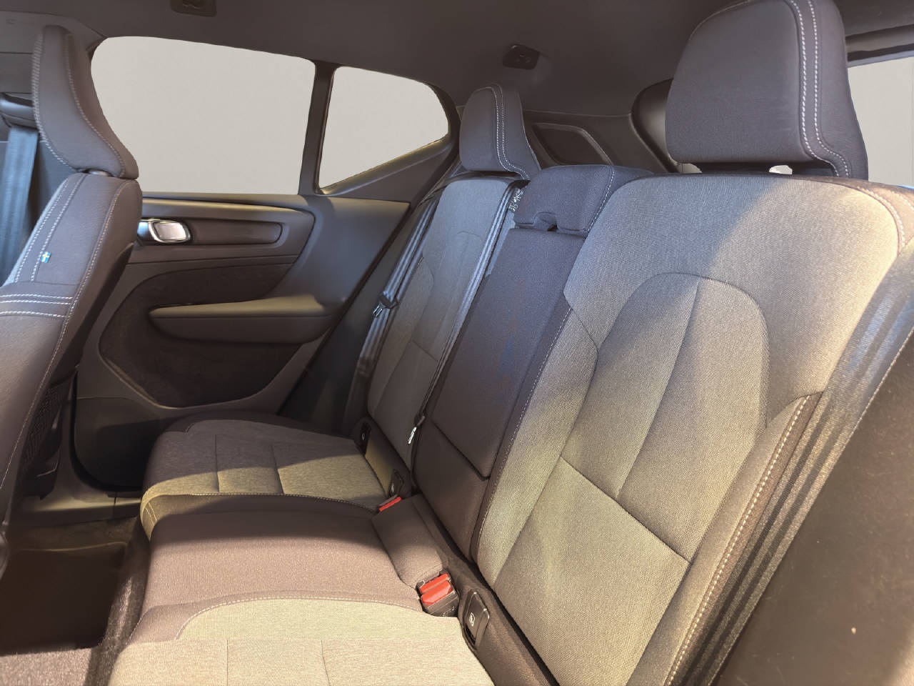 VOLVO XC40 2.0 B3 MH Plus Dark-image-5