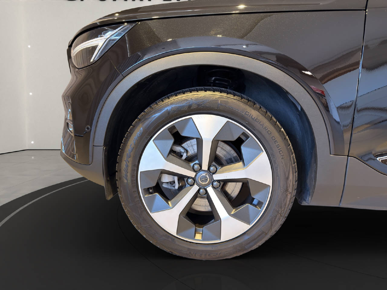 VOLVO XC40 2.0 B3 MH Plus Dark-image-10