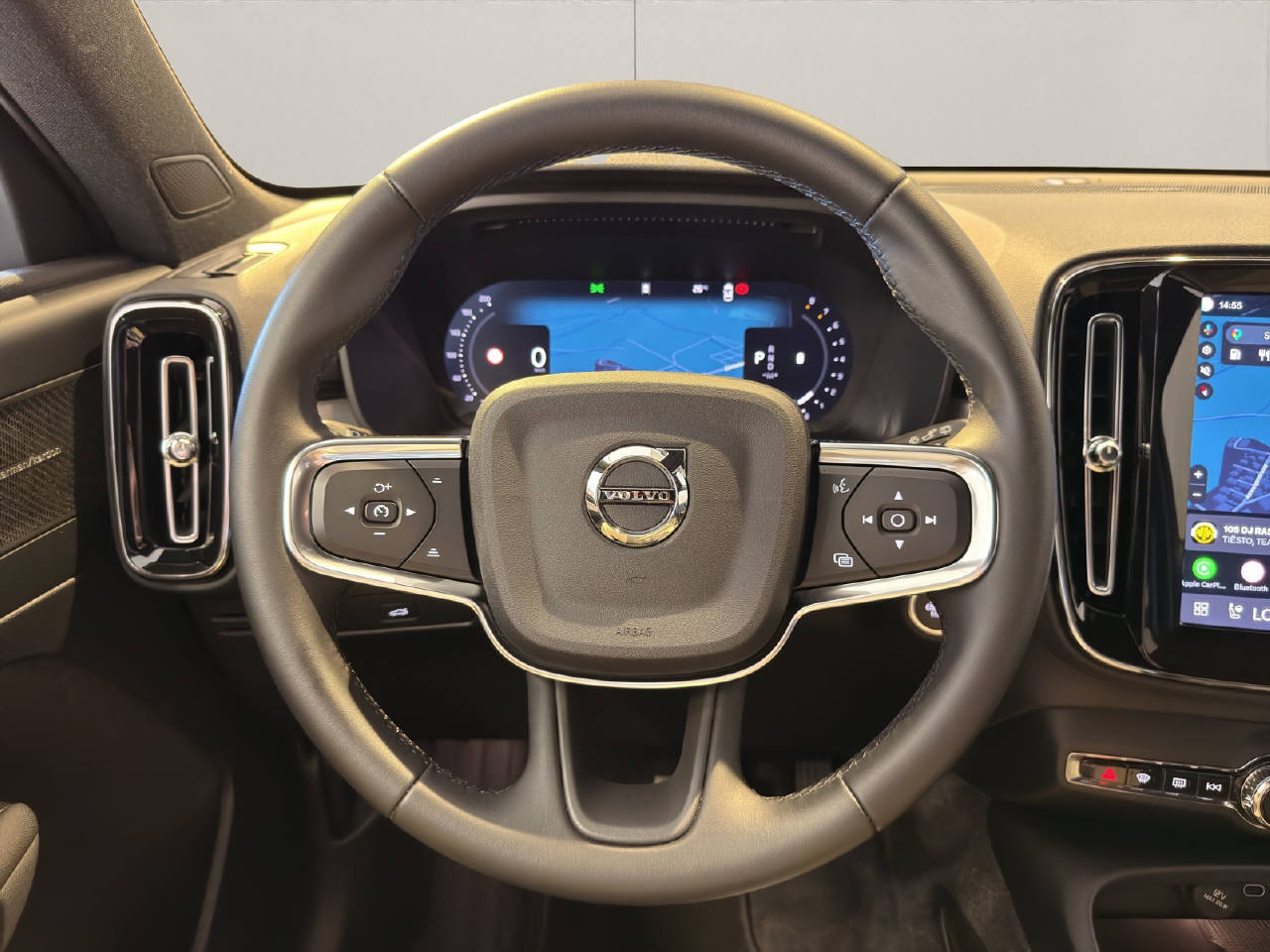 VOLVO XC40 2.0 B3 MH Plus Dark-image-6