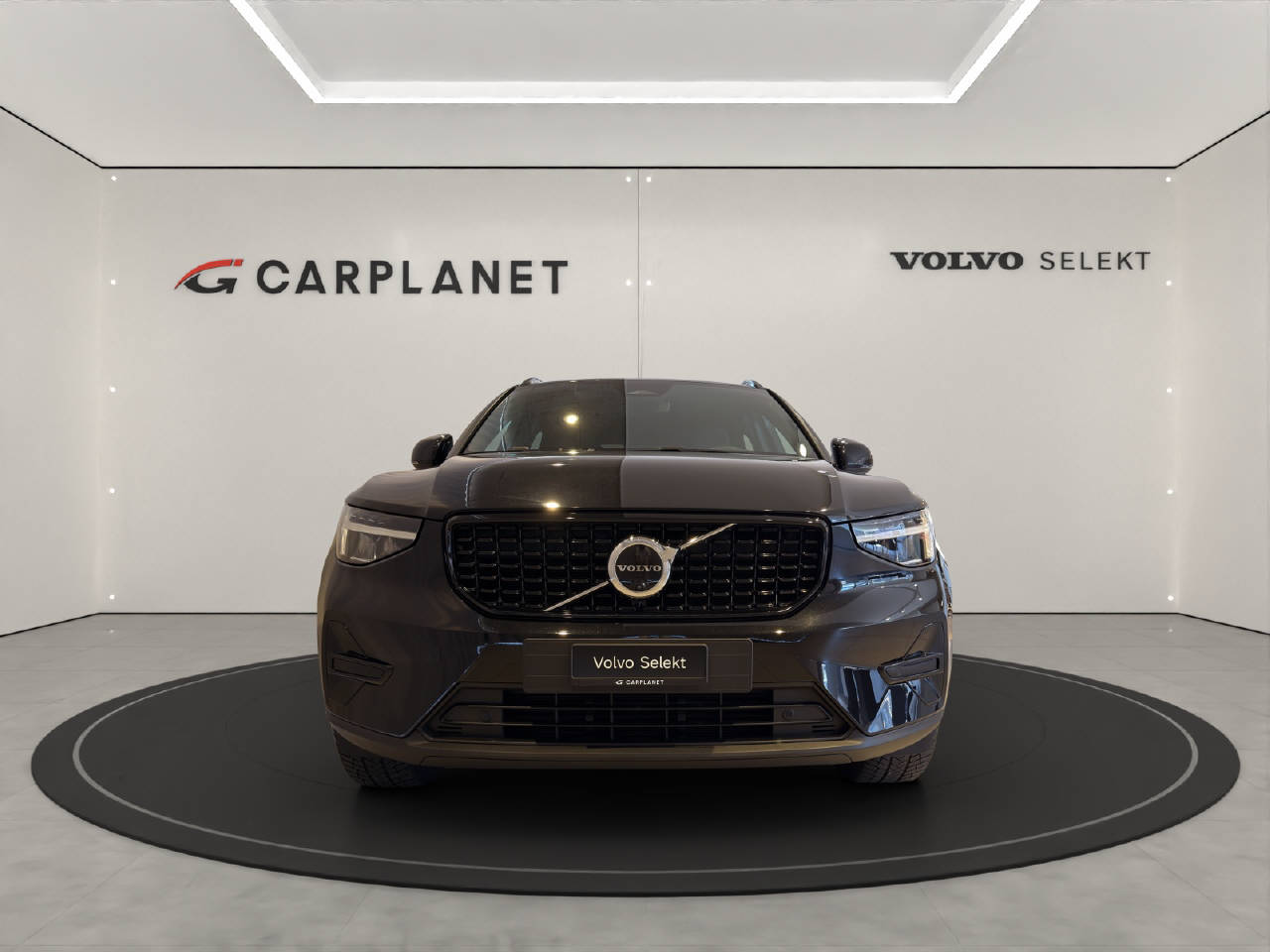 VOLVO XC40 2.0 B3 MH Plus Dark-image-3