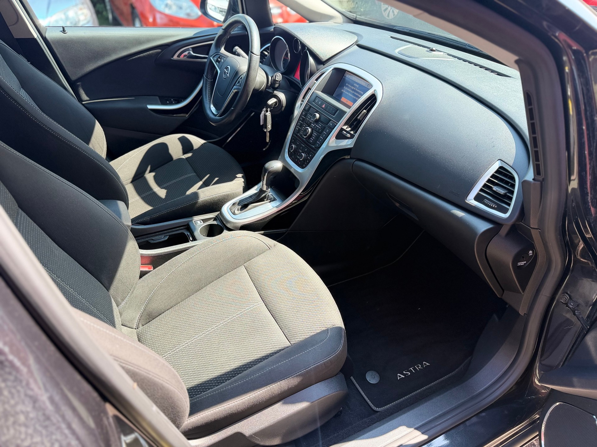 OPEL Astra SportsTourer 1.6i 16V Turbo Sport Automatic-image-8