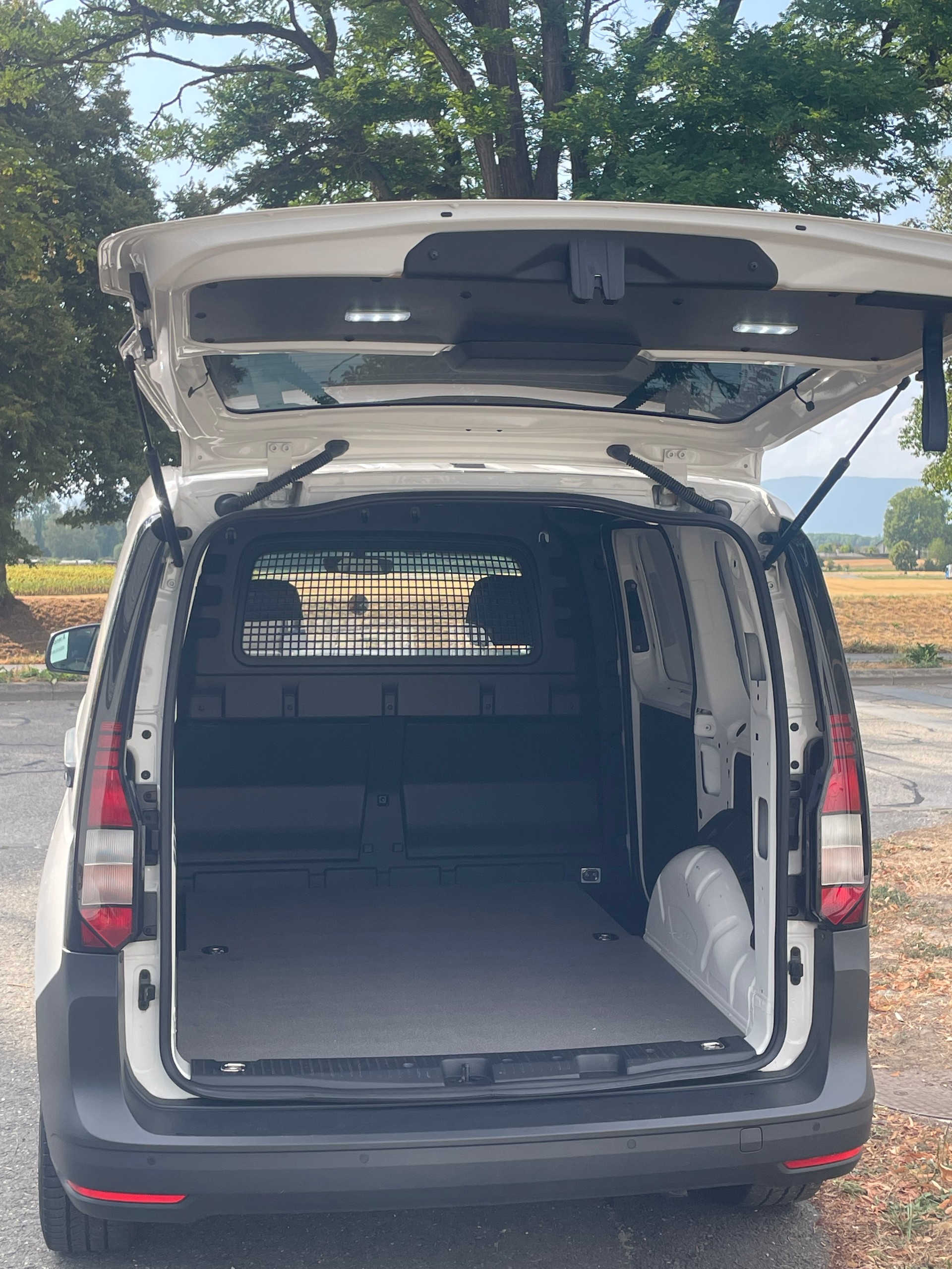 VW Caddy 2.0 TDI 122 4Motion-image-3