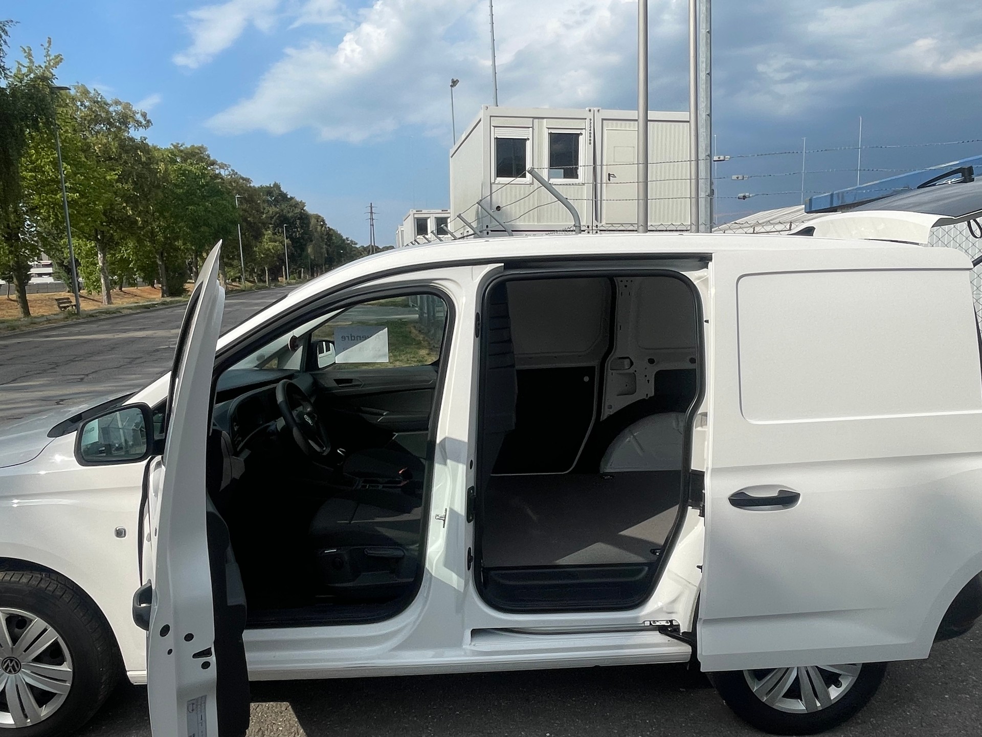 VW Caddy 2.0 TDI 122 4Motion-image-4