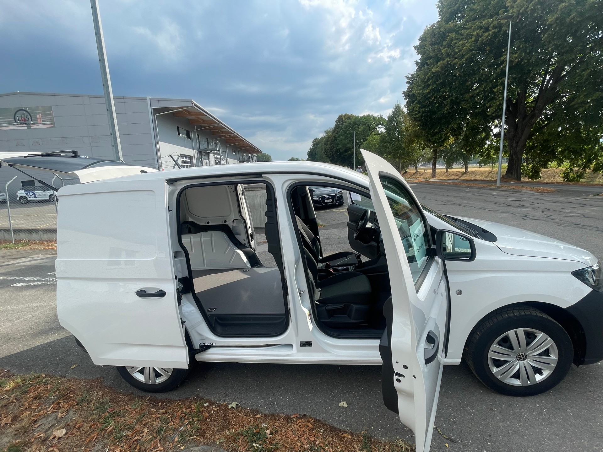VW Caddy 2.0 TDI 122 4Motion-image-5
