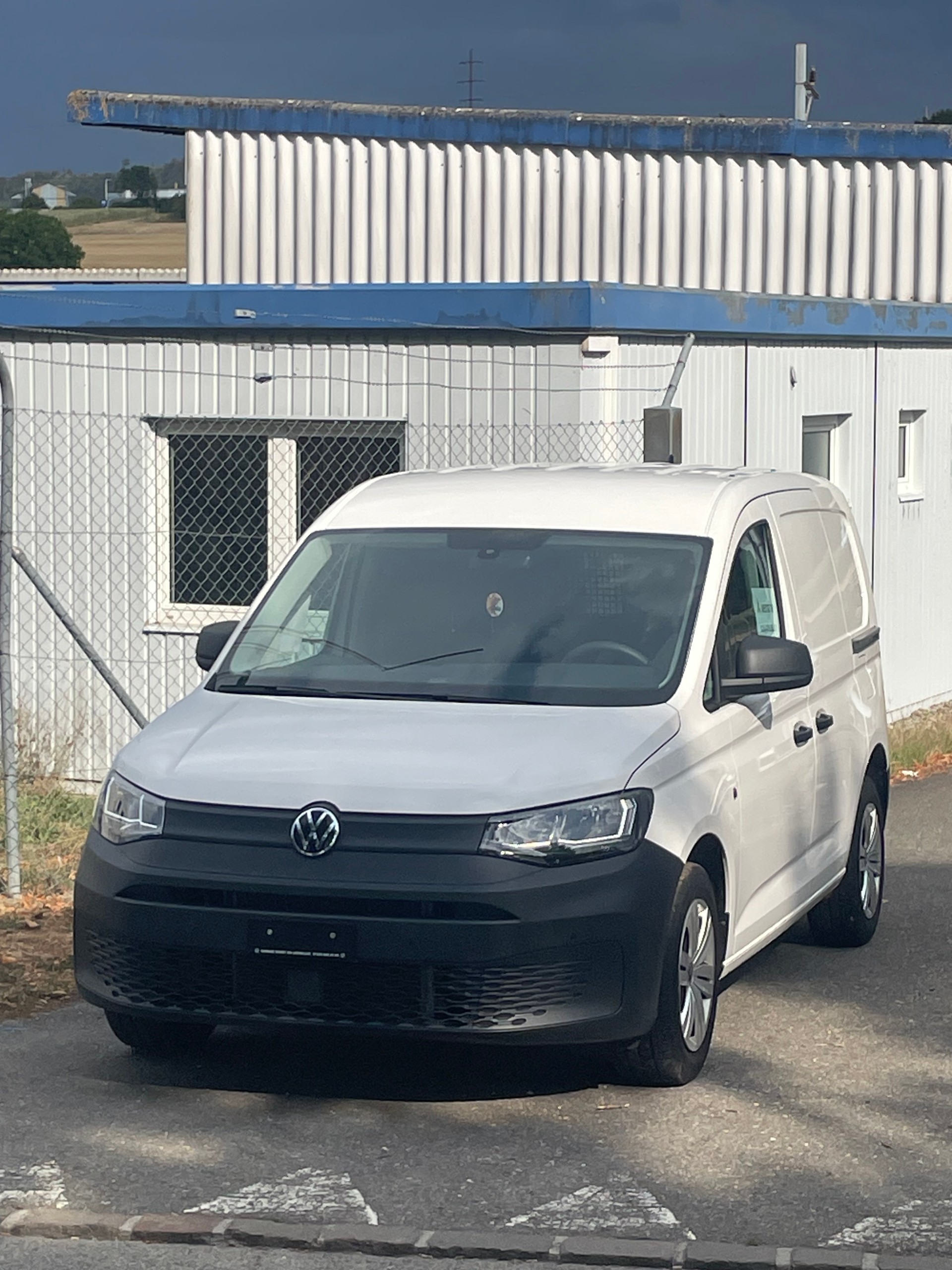 VW Caddy 2.0 TDI 122 4Motion-image-1
