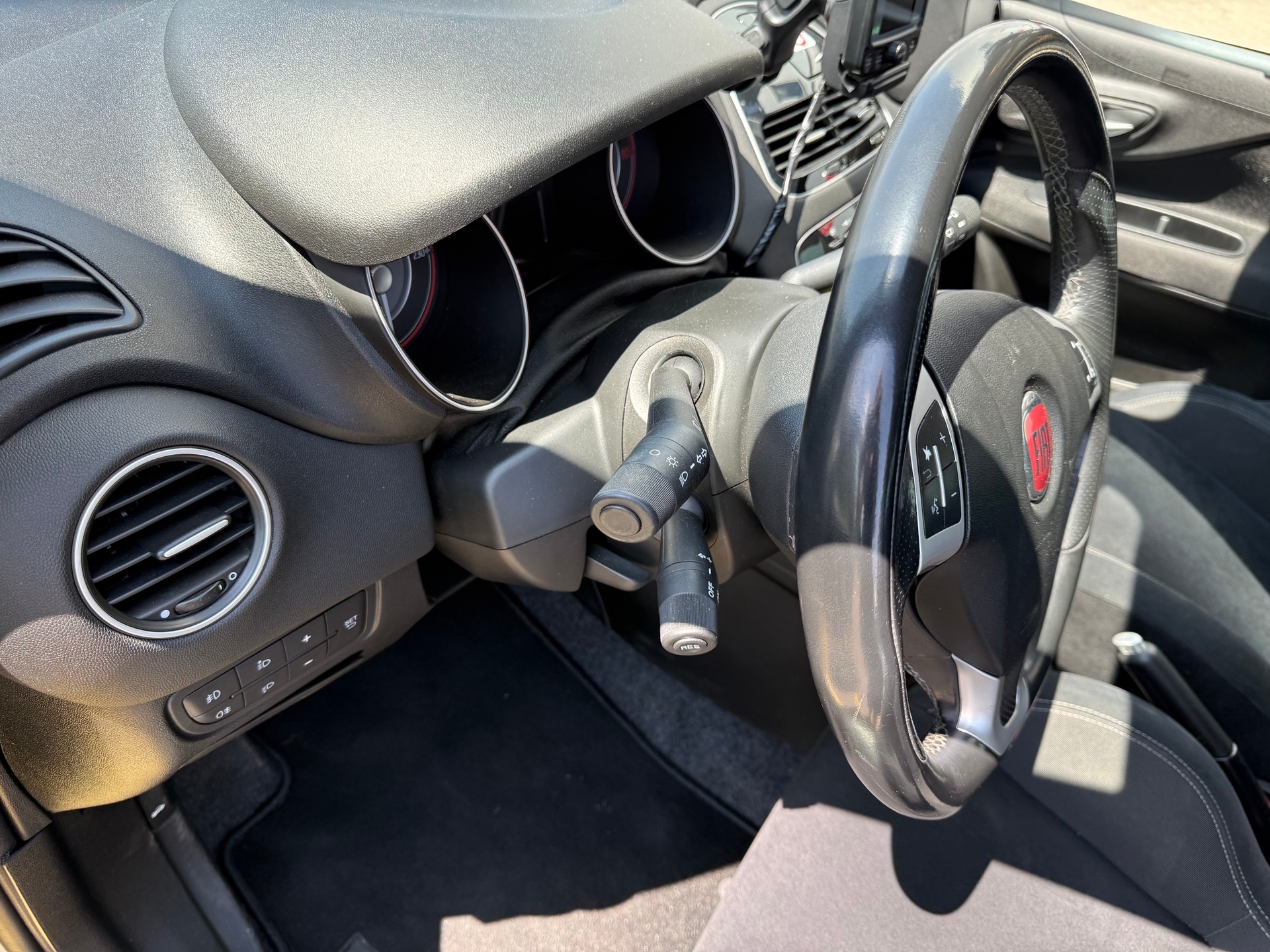FIAT PUNTO LOUNGE 1.2 8v-image-8