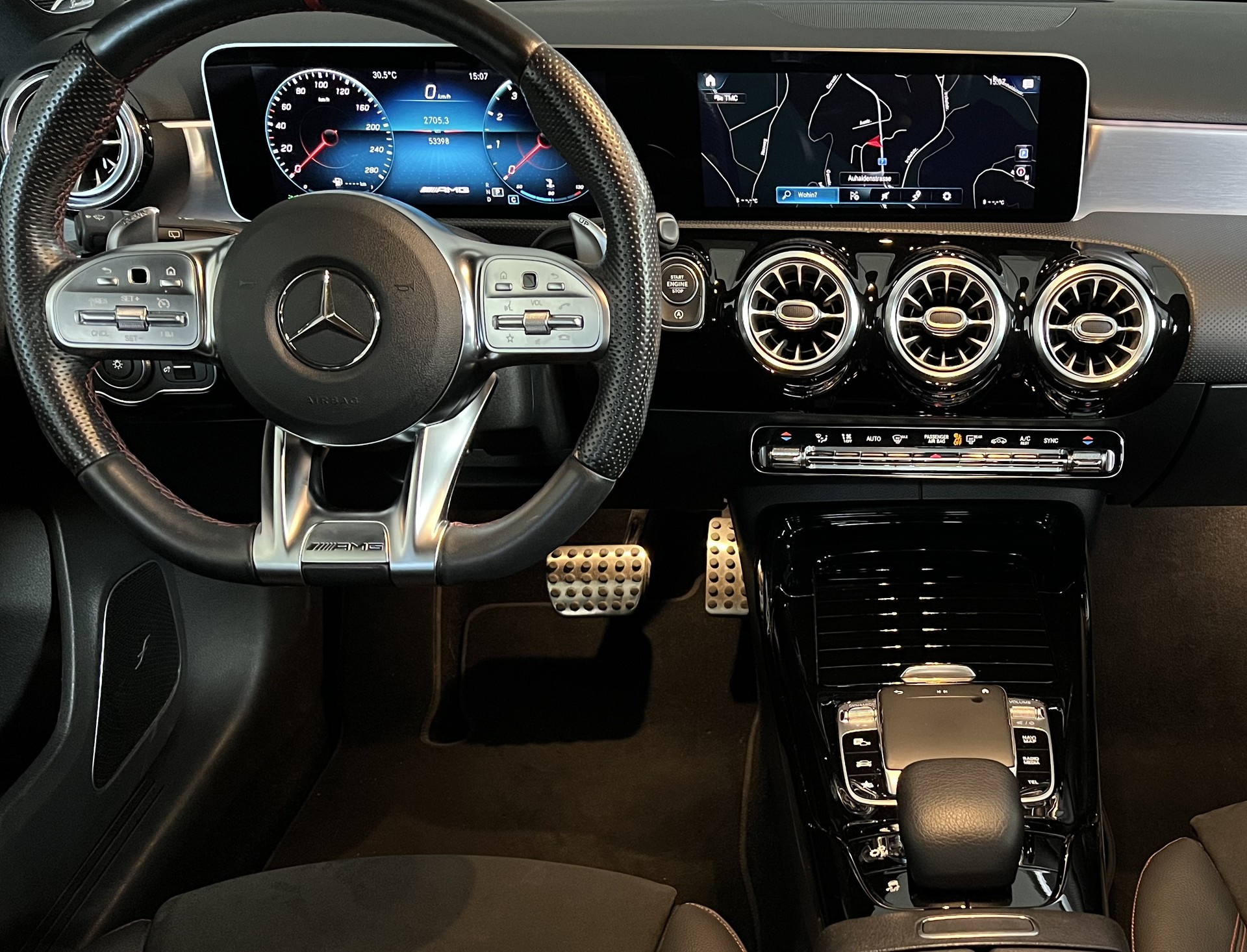 MERCEDES-BENZ A 35 AMG 4Matic Speedshift-image-8