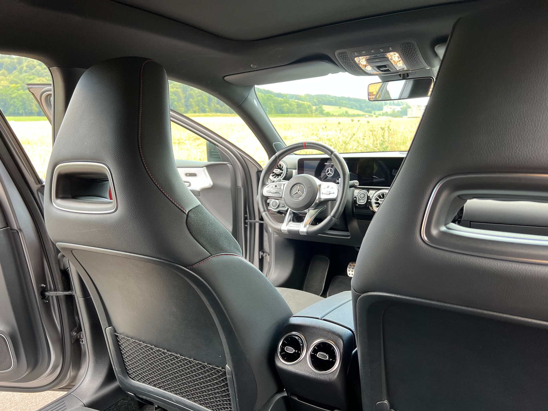MERCEDES-BENZ A 35 AMG 4Matic Speedshift-image-5