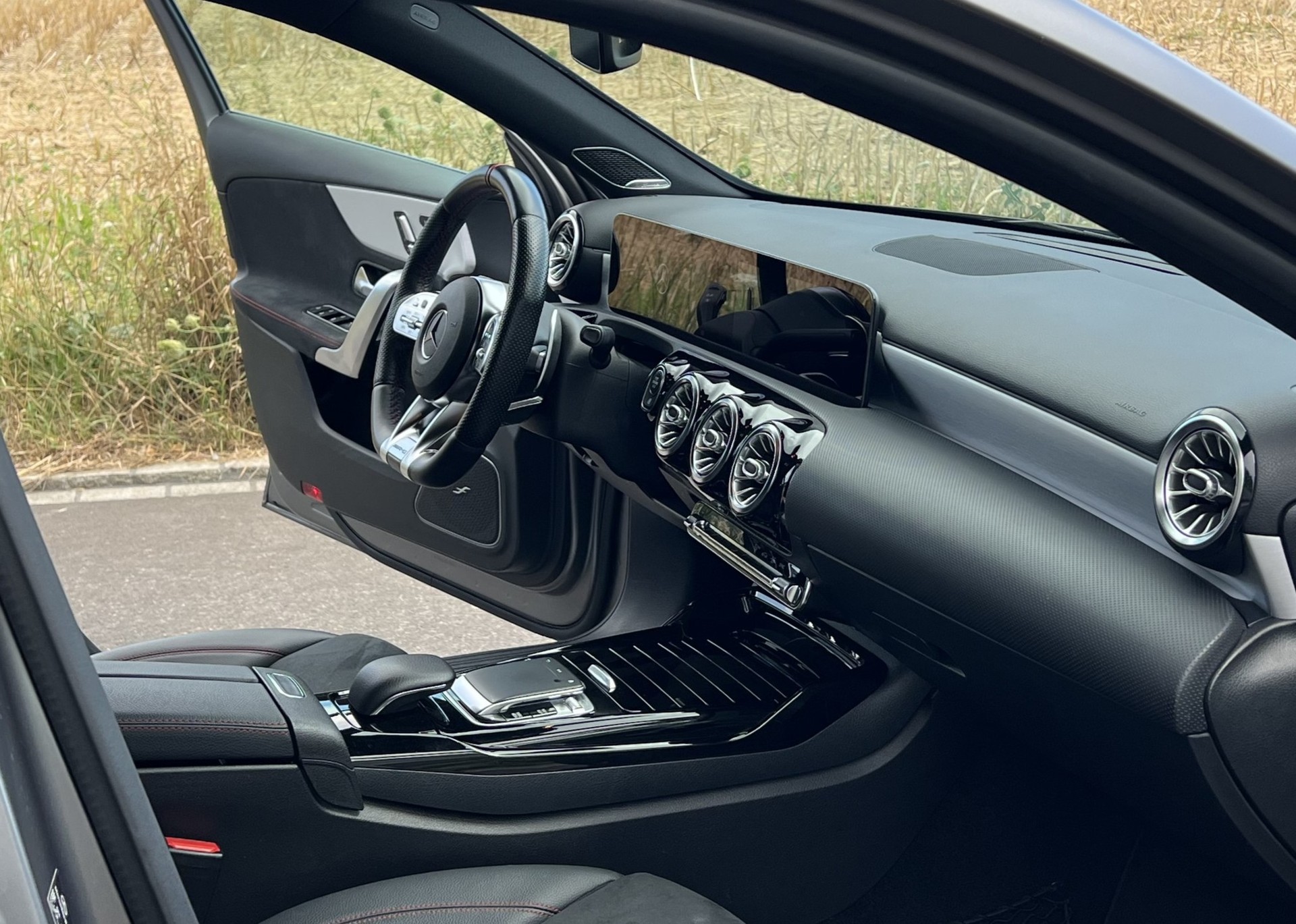 MERCEDES-BENZ A 35 AMG 4Matic Speedshift-image-6