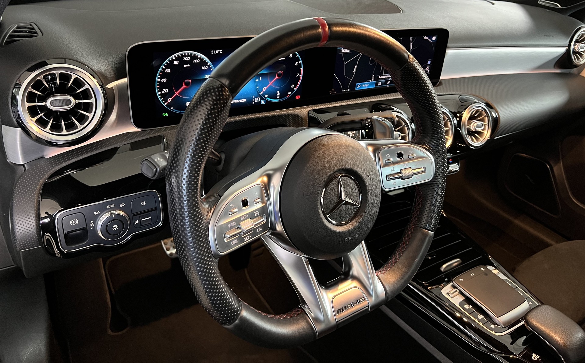 MERCEDES-BENZ A 35 AMG 4Matic Speedshift-image-7