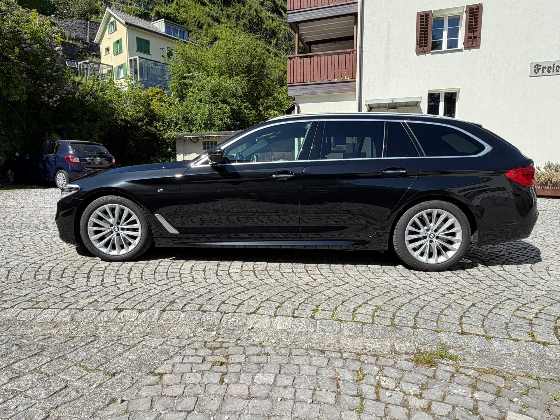 BMW 530i-image-5