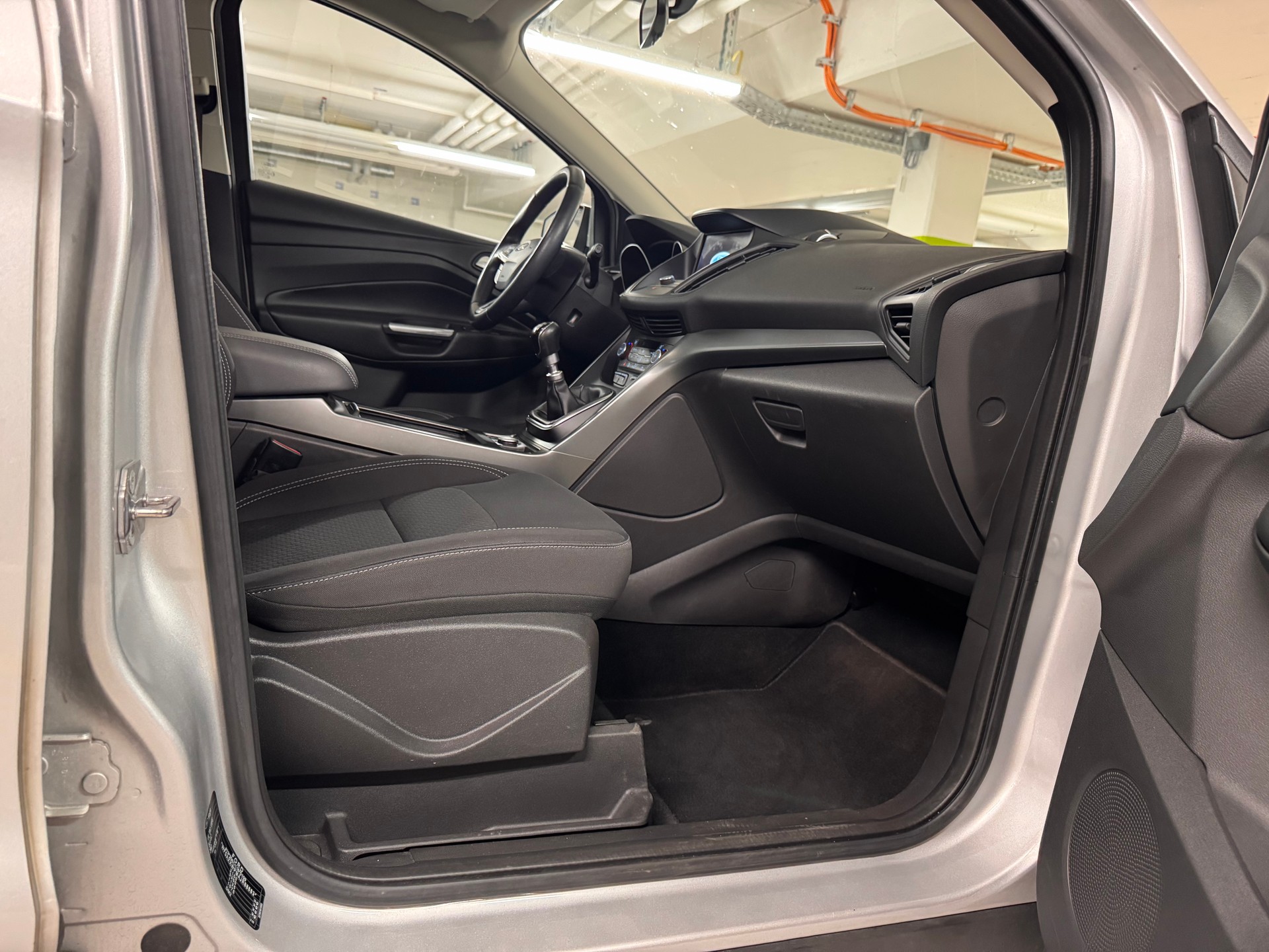 FORD Kuga 1.5 TDCi Trend+ 2WD-image-9