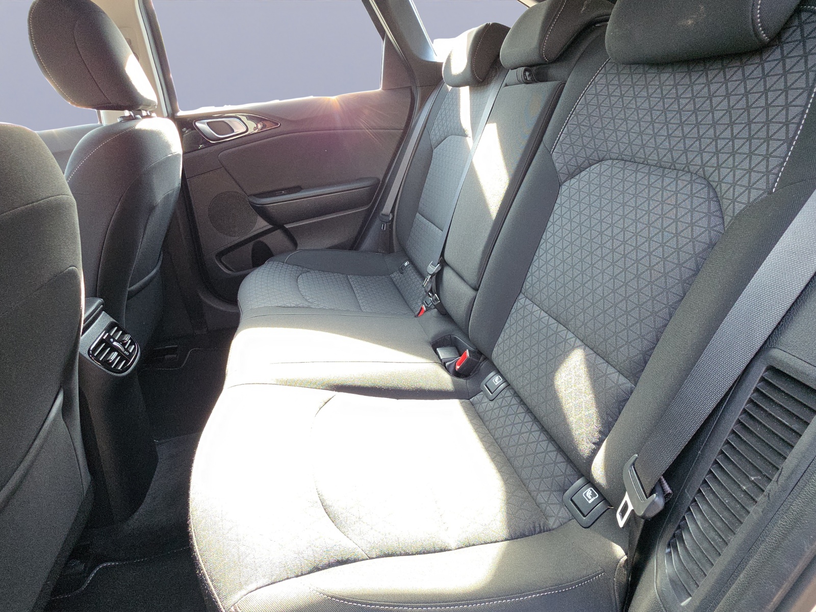 KIA Ceed SW 1.6 GDi Plug-in Hybrid Power-image-9