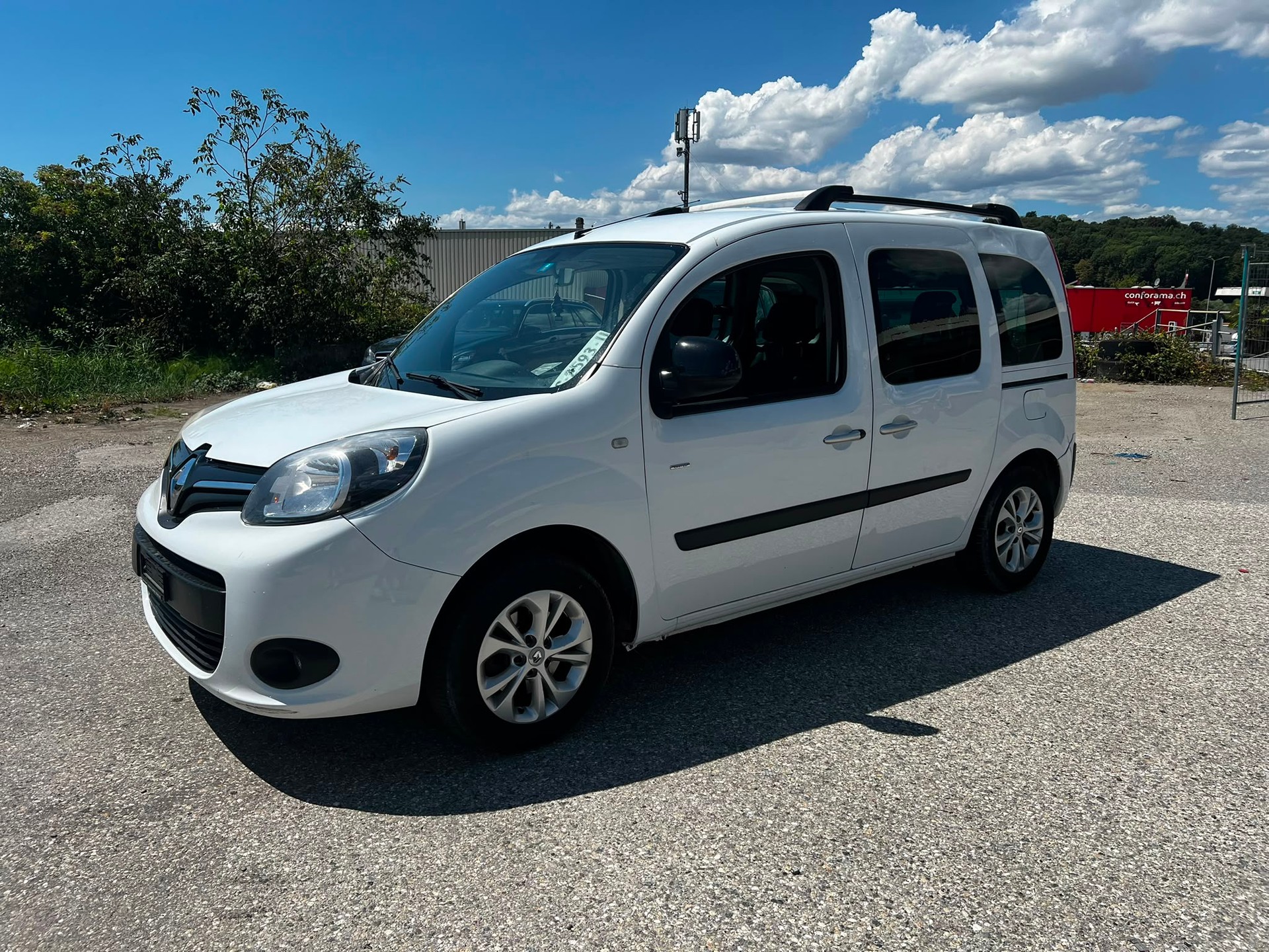 RENAULT Kangoo 1.2 16V Turbo Swiss Edition-image-5
