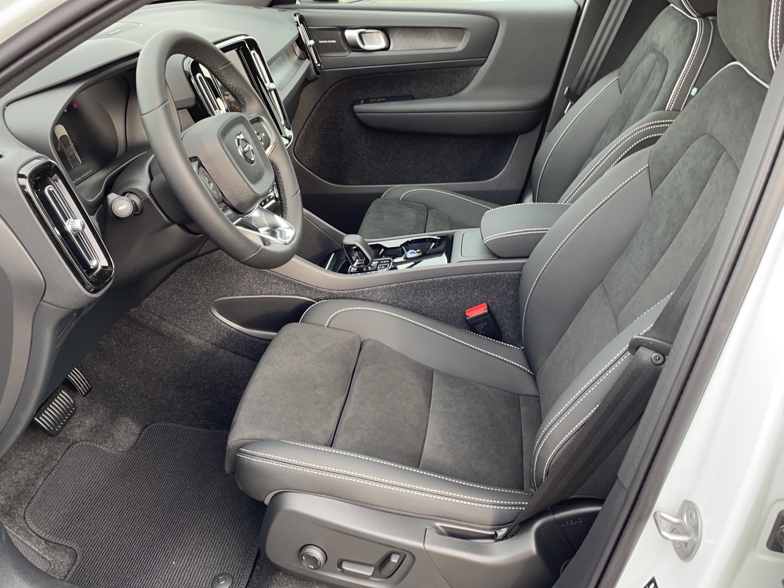 VOLVO C40 P8 Twin Recharge Ultimate AWD-image-8