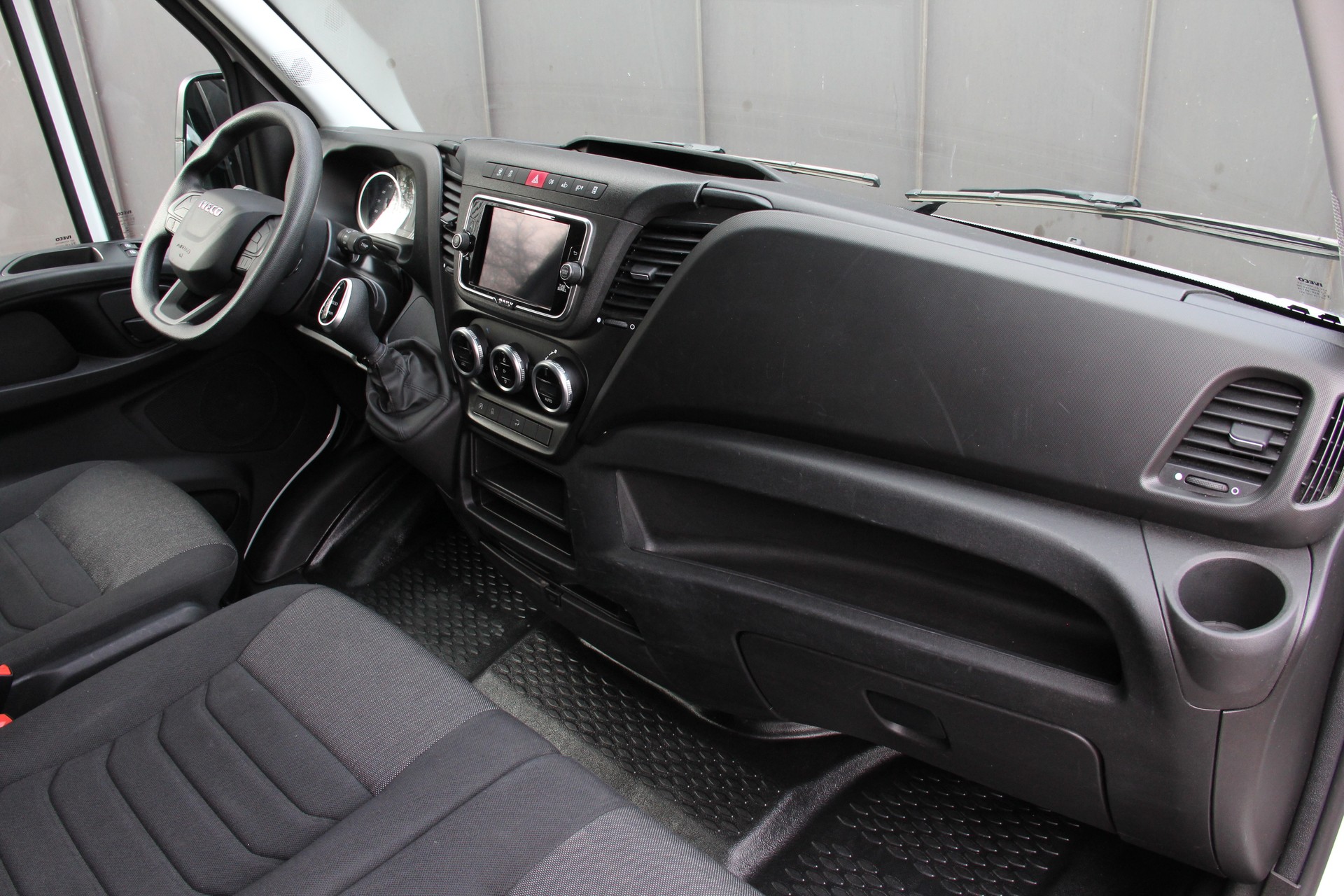 IVECO 35 C 16 A8 **AUTOMAT** **HEBEBÜHNE** **RÜCKFAHRKAMERA** **KLIMAAUTOMATIK** °°SOFORT-VERFÜGBAR°°-image-11