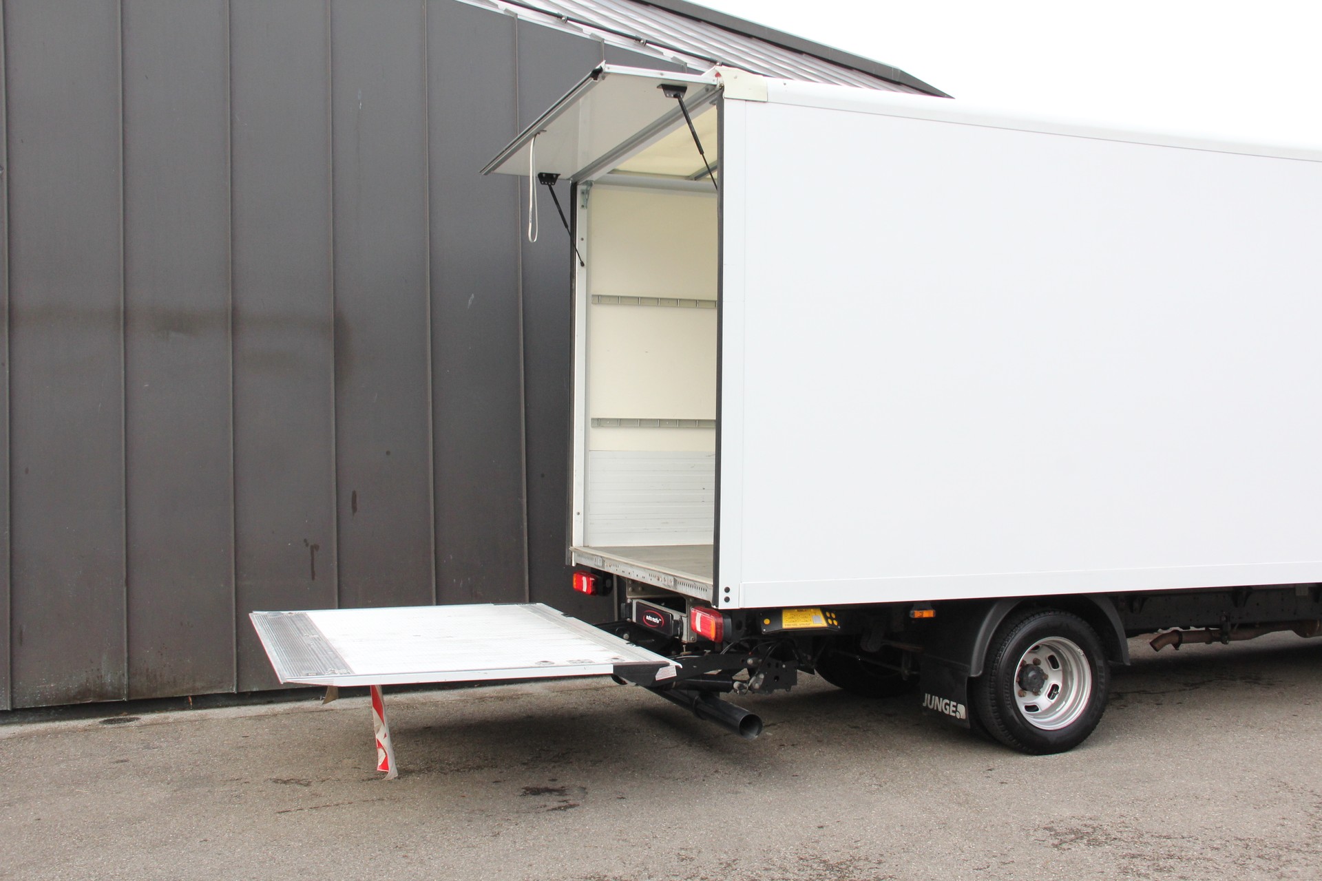 IVECO 35 C 16 A8 **AUTOMAT** **HEBEBÜHNE** **RÜCKFAHRKAMERA** **KLIMAAUTOMATIK** °°SOFORT-VERFÜGBAR°°-image-3