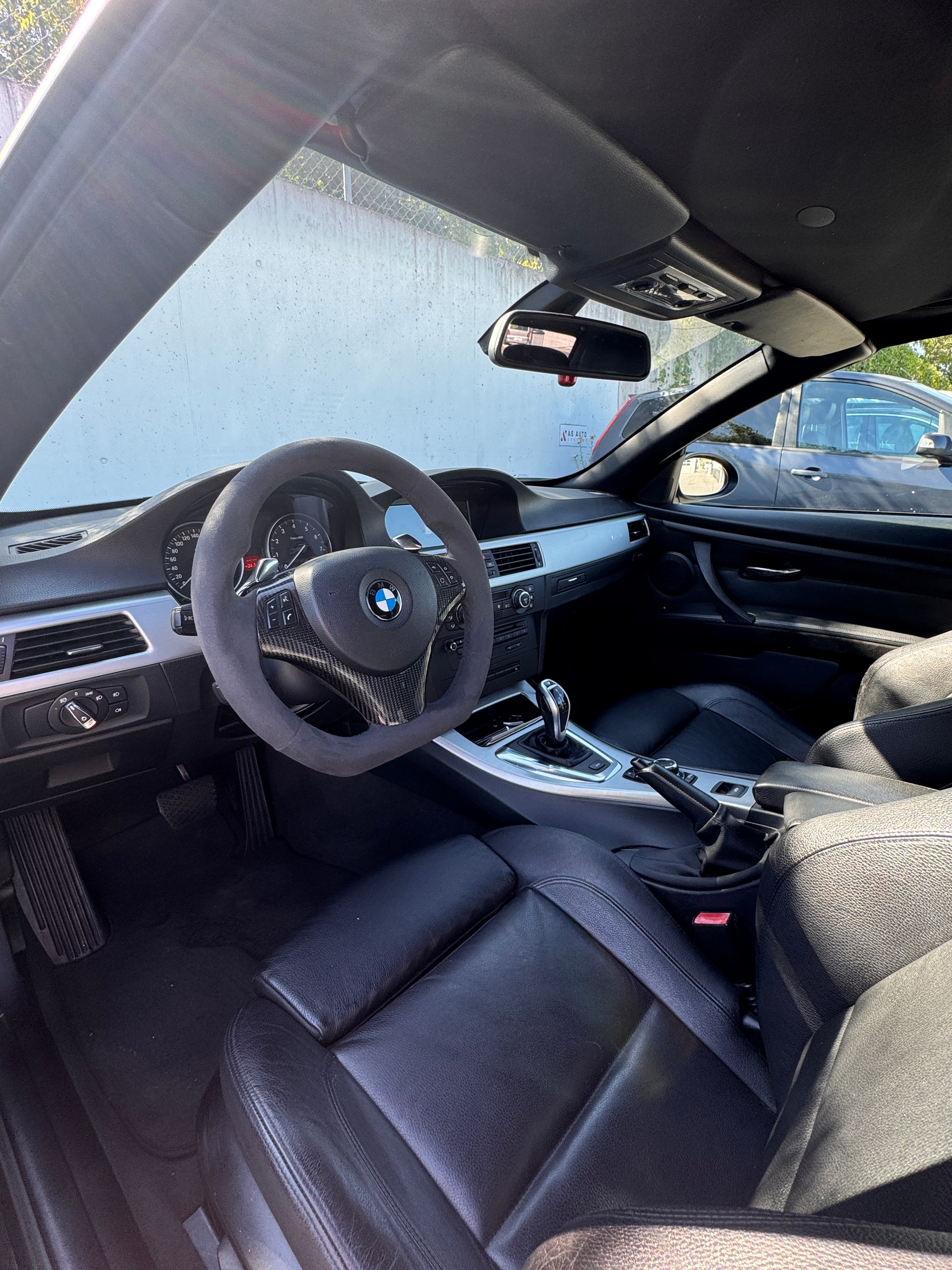 BMW 335i-image-3