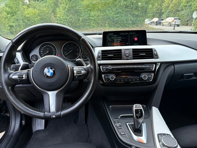 BMW 320d xDrive-image-4