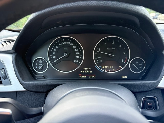 BMW 320d xDrive-image-5