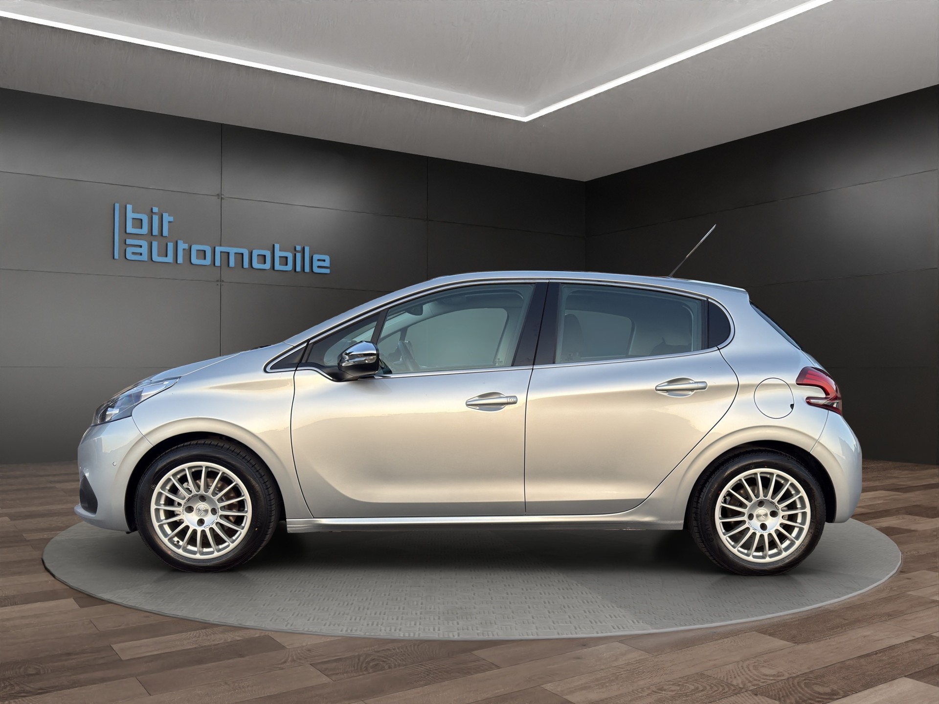 PEUGEOT 208 1.2 PureTech Allure EAT6-image-2