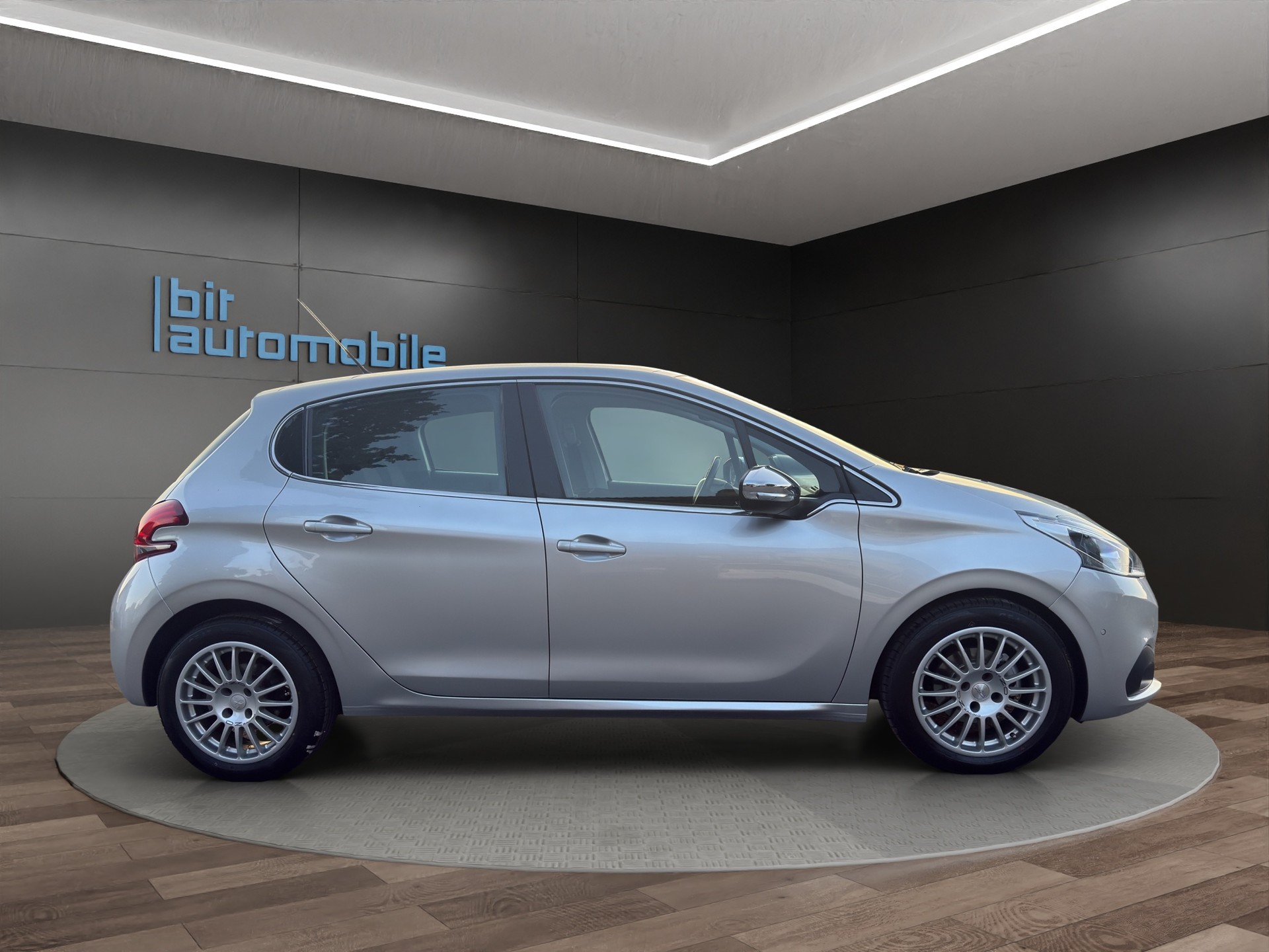 PEUGEOT 208 1.2 PureTech Allure EAT6-image-8