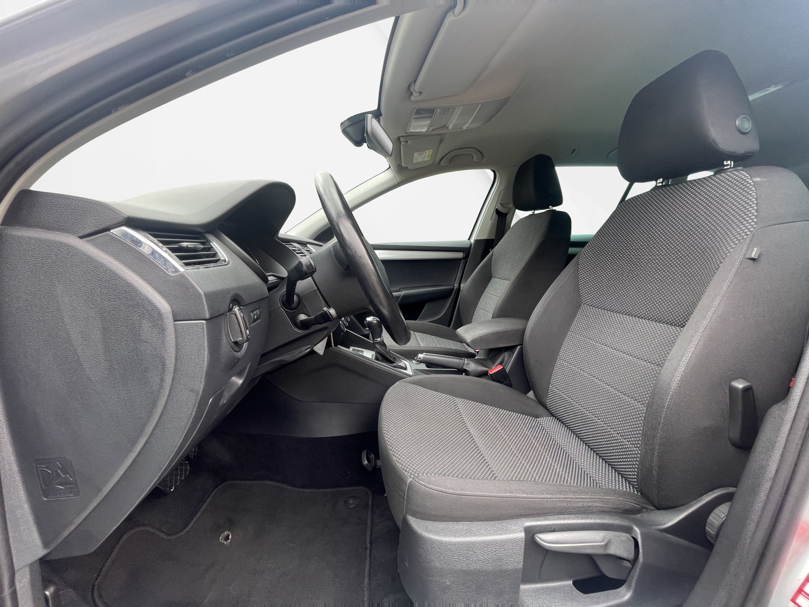 SKODA Octavia Combi 1.6 TDI 110 Ambition DSG-image-9