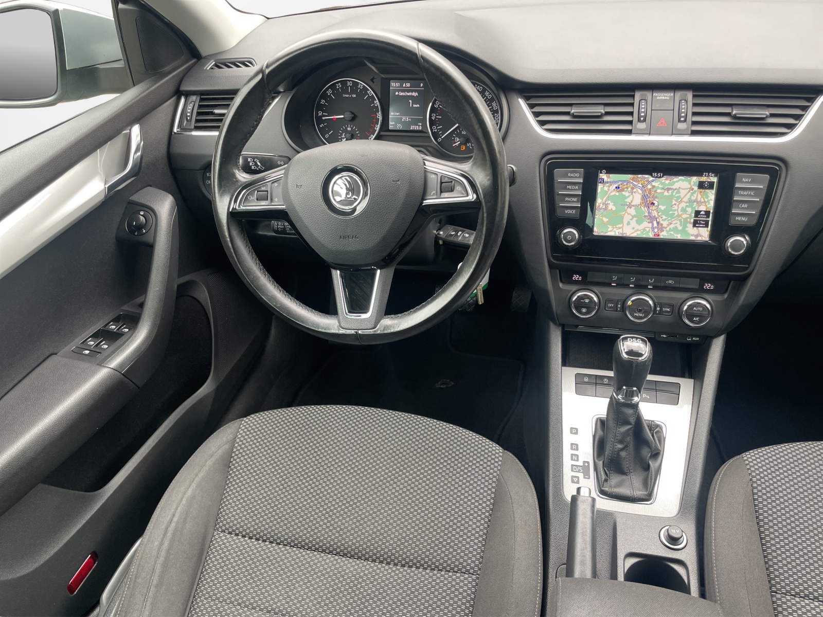 SKODA Octavia Combi 1.6 TDI 110 Ambition DSG-image-12