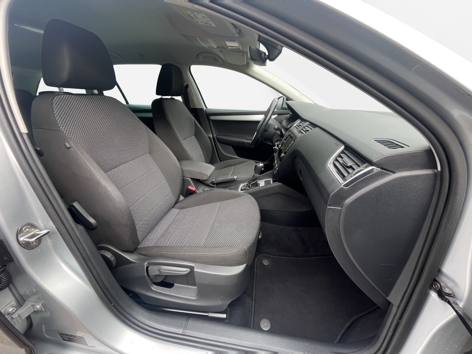 SKODA Octavia Combi 1.6 TDI 110 Ambition DSG-image-17