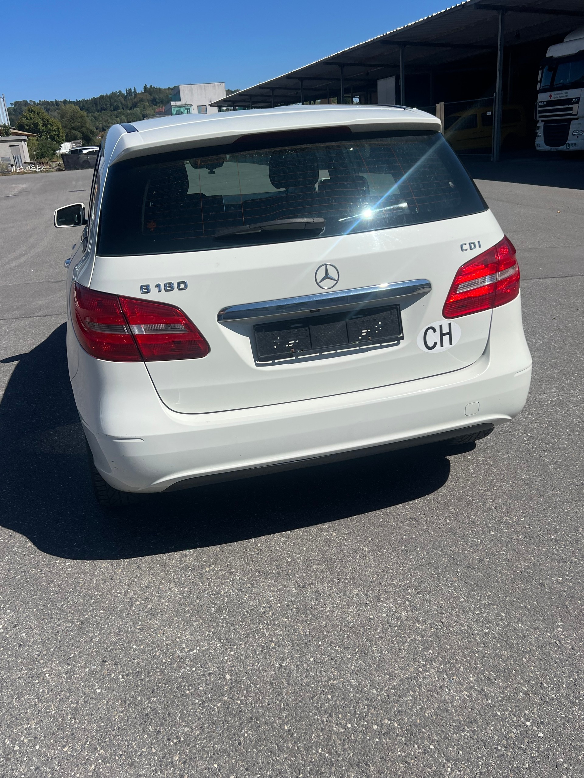 MERCEDES-BENZ B 180-image-6