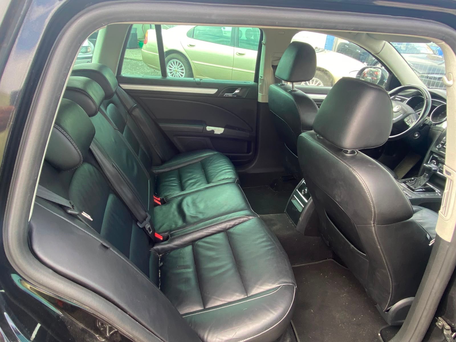 SKODA Superb Combi 2.0 TDi Elegance DSG-image-8