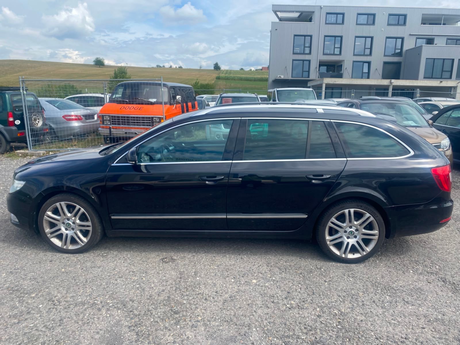 SKODA Superb Combi 2.0 TDi Elegance DSG-image-2