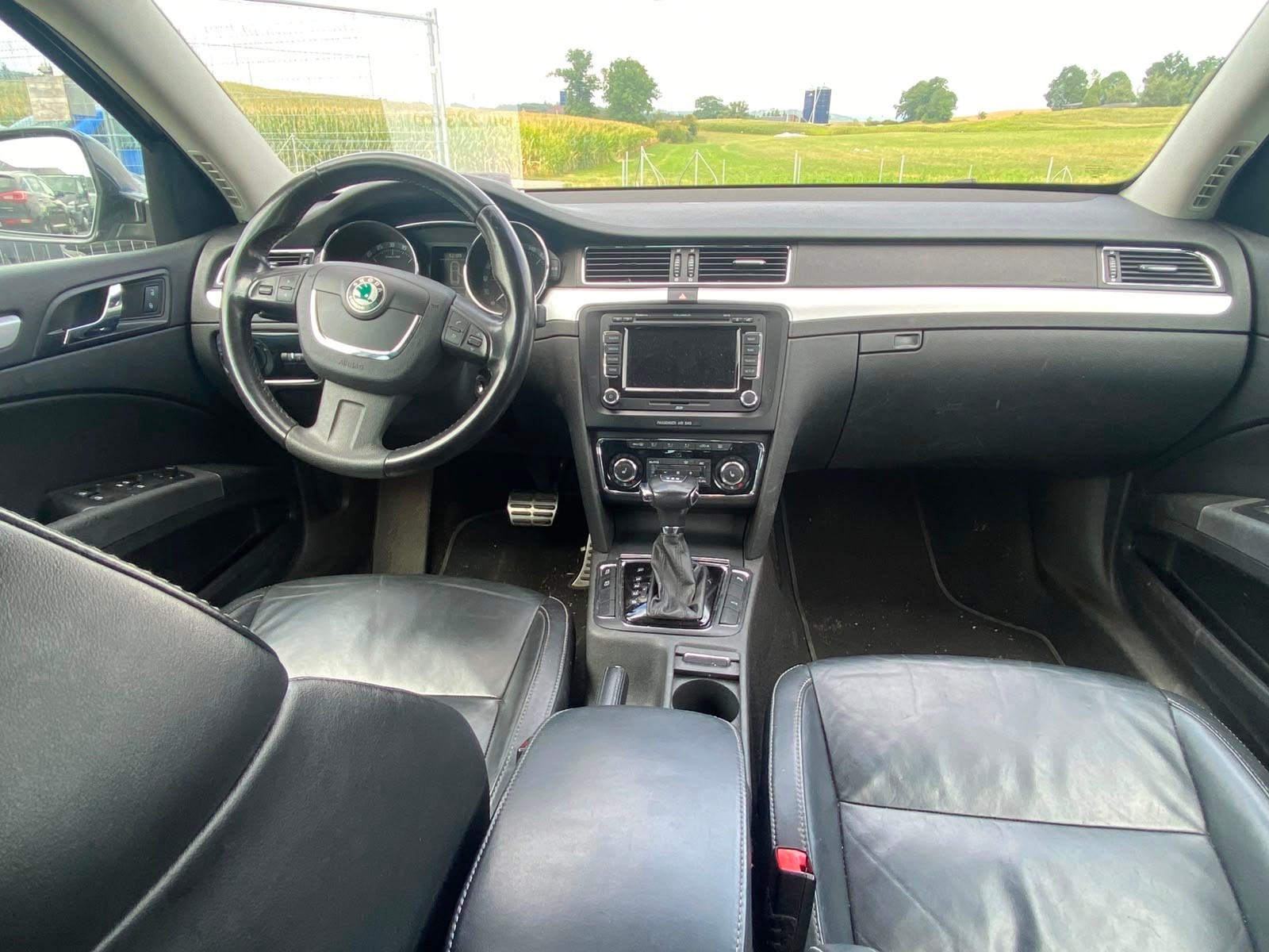 SKODA Superb Combi 2.0 TDi Elegance DSG-image-9