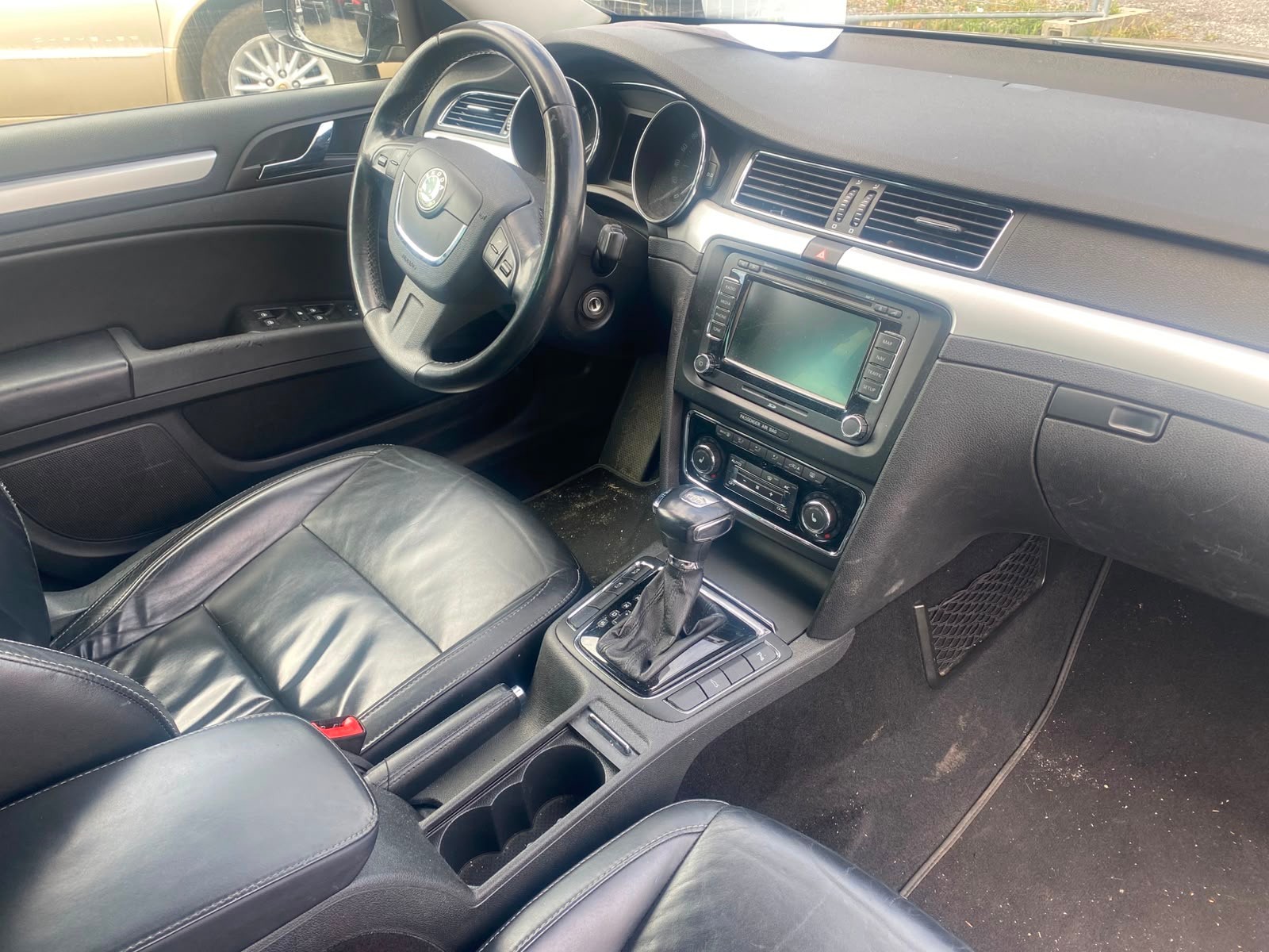 SKODA Superb Combi 2.0 TDi Elegance DSG-image-7