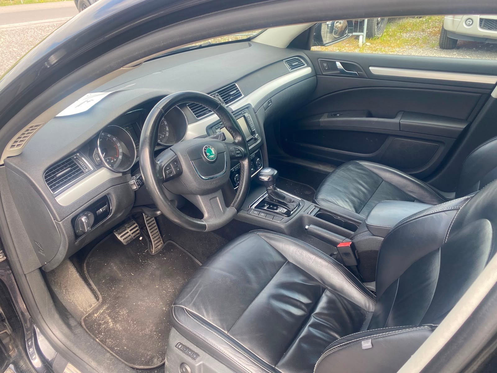 SKODA Superb Combi 2.0 TDi Elegance DSG-image-6