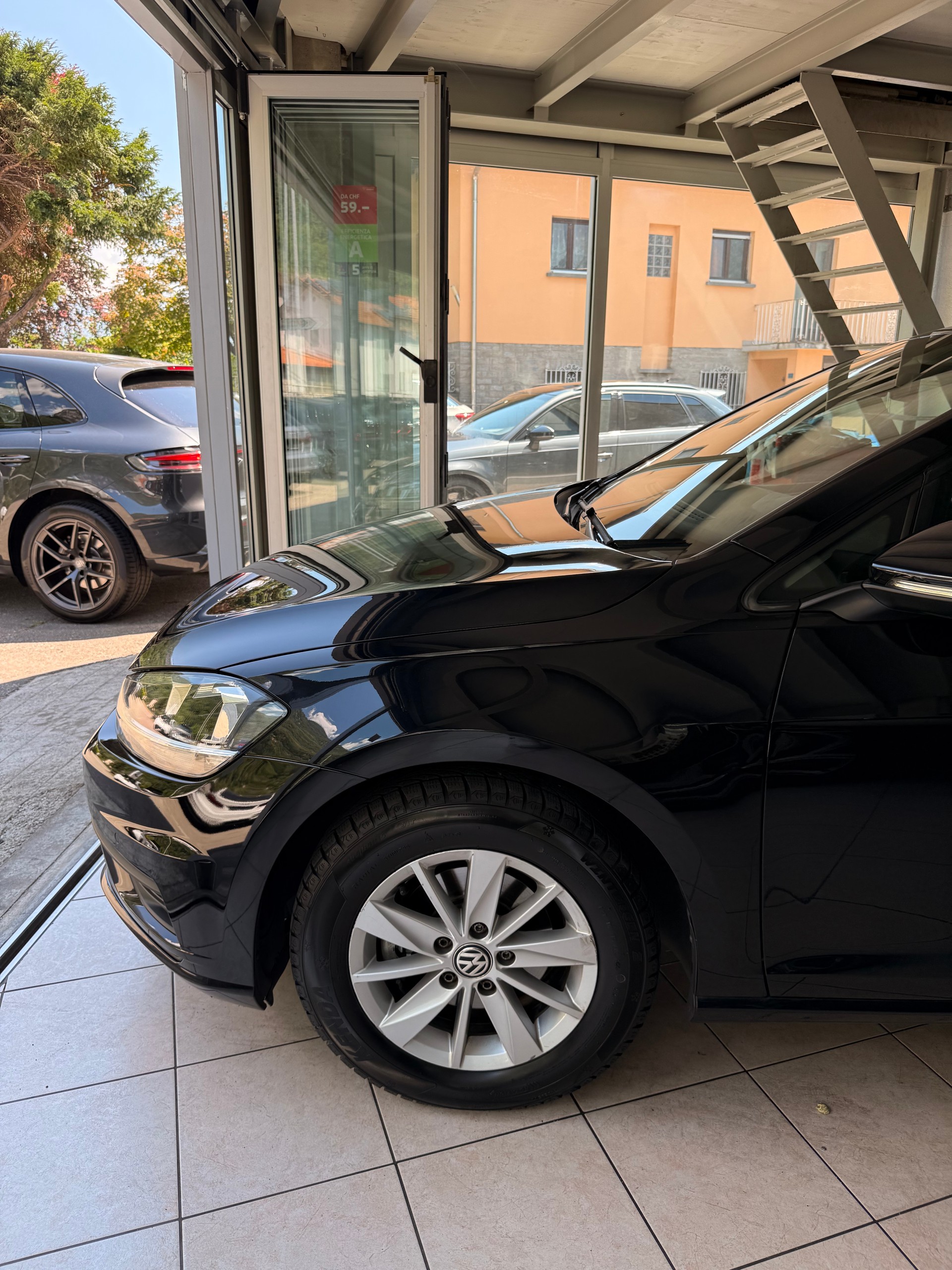 VW Golf 1.0 TSI Trendline-image-1