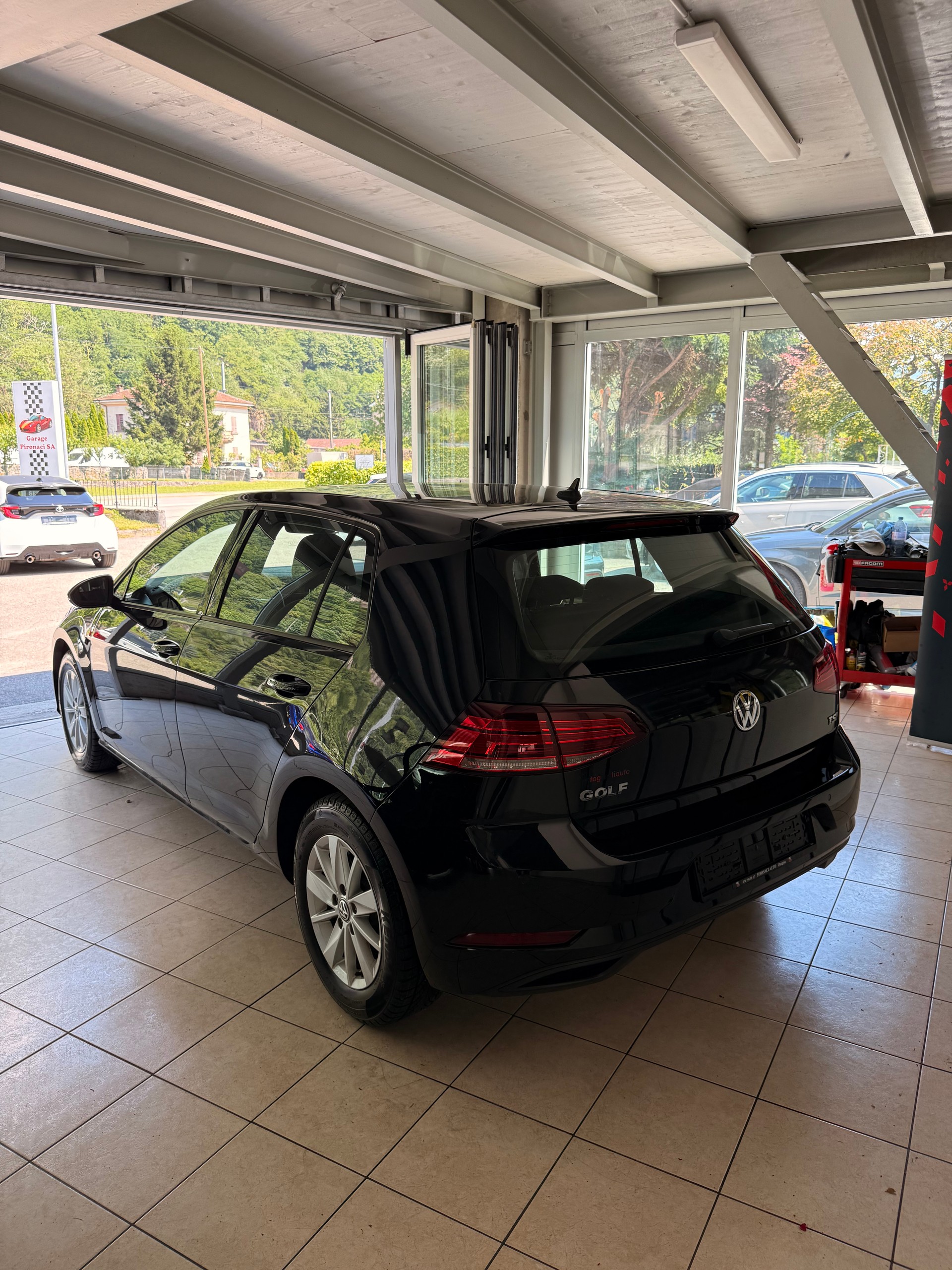 VW Golf 1.0 TSI Trendline-image-4