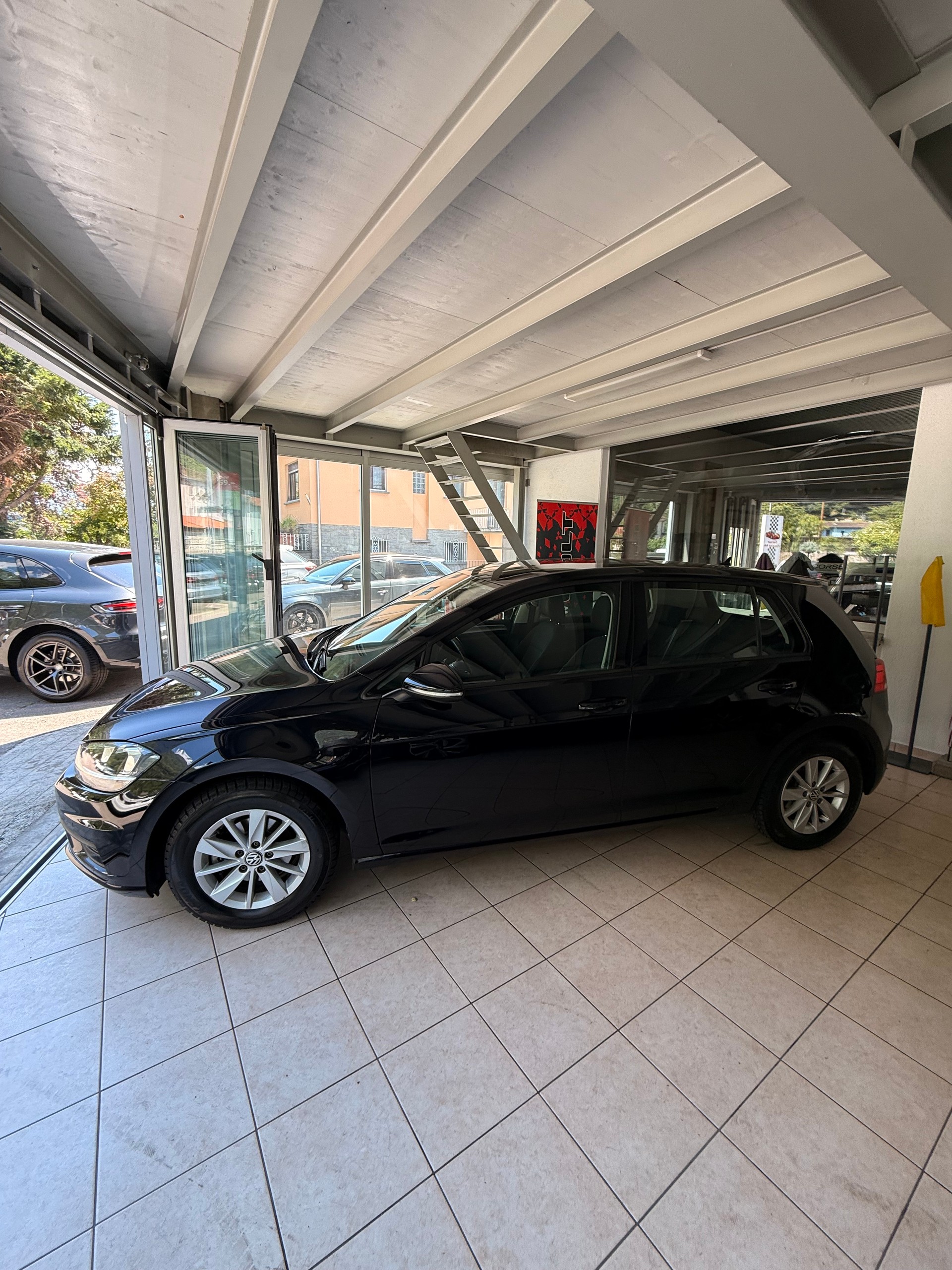 VW Golf 1.0 TSI Trendline-image-2