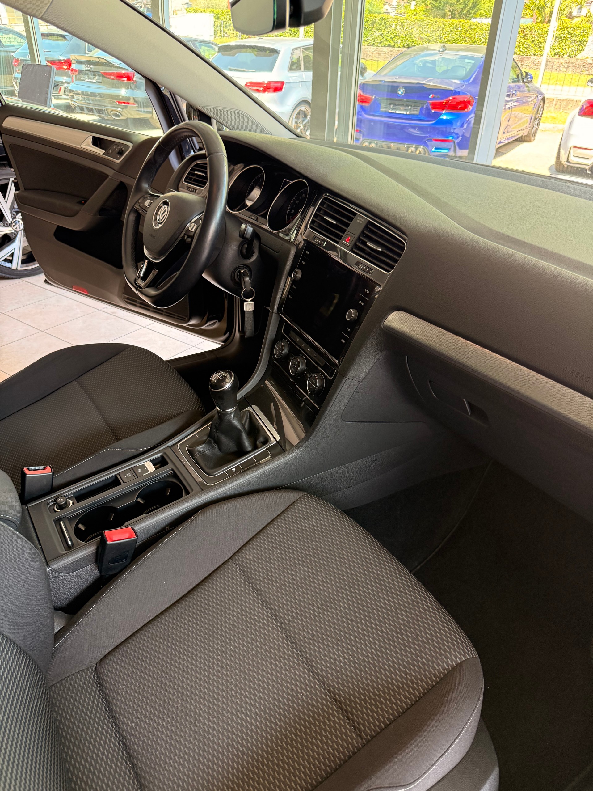 VW Golf 1.0 TSI Trendline-image-10
