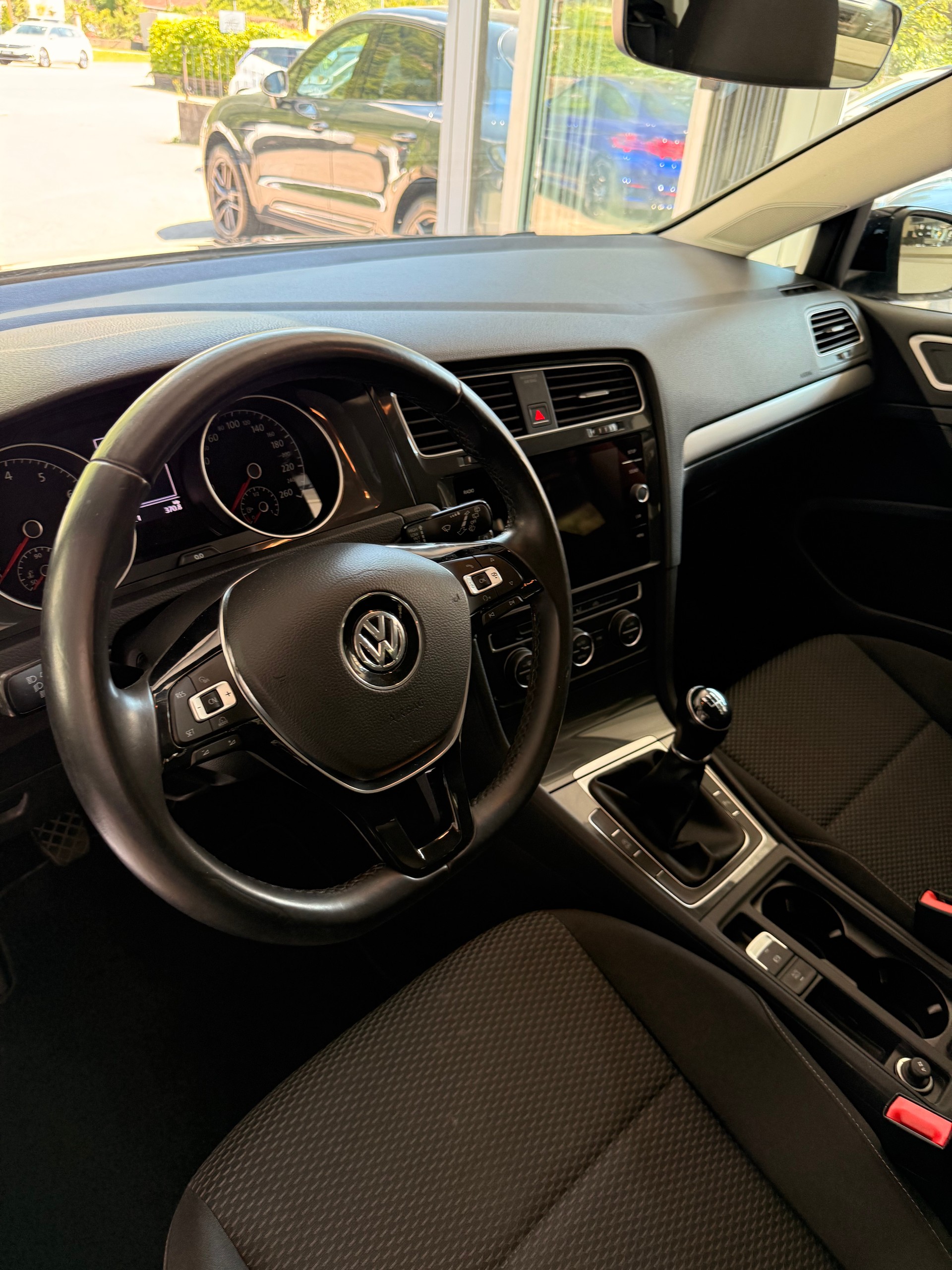 VW Golf 1.0 TSI Trendline-image-9