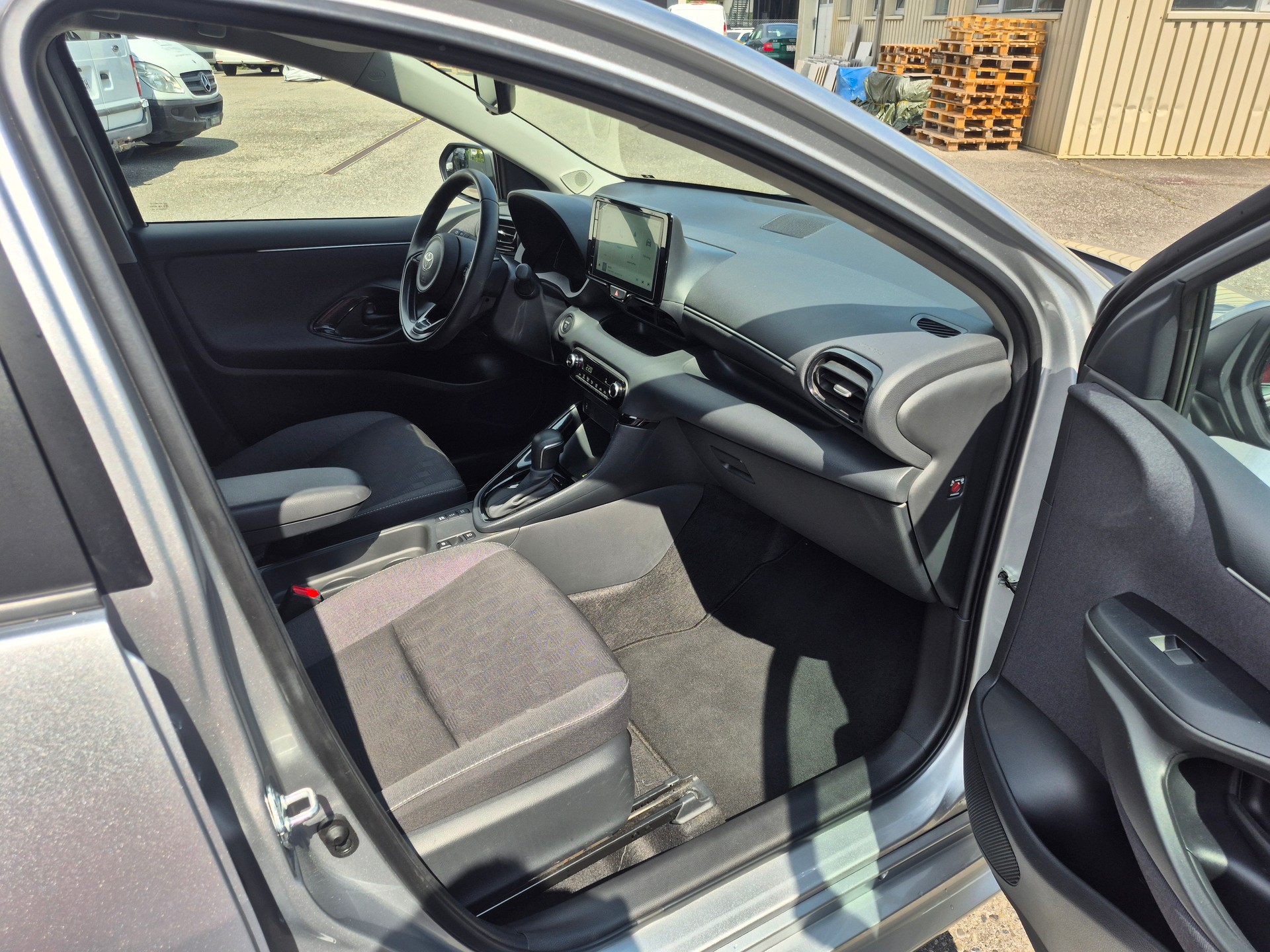 TOYOTA Yaris 1.5 Trend e-CVT-image-12