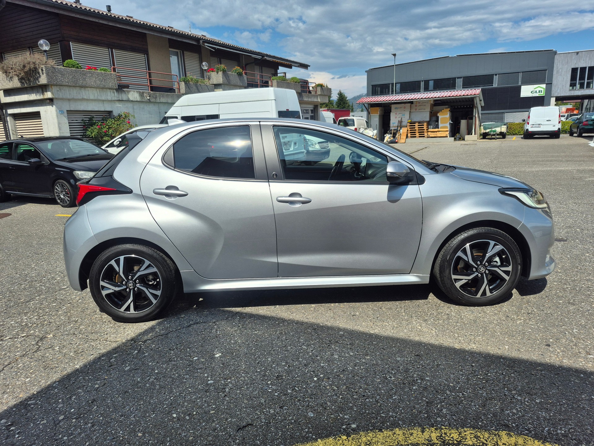 TOYOTA Yaris 1.5 Trend e-CVT-image-3