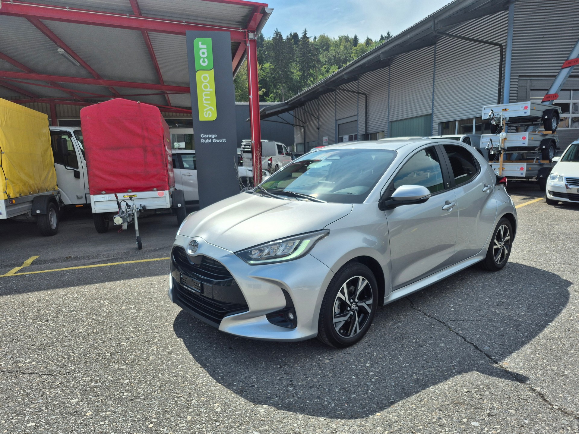 TOYOTA Yaris 1.5 Trend e-CVT-image-0